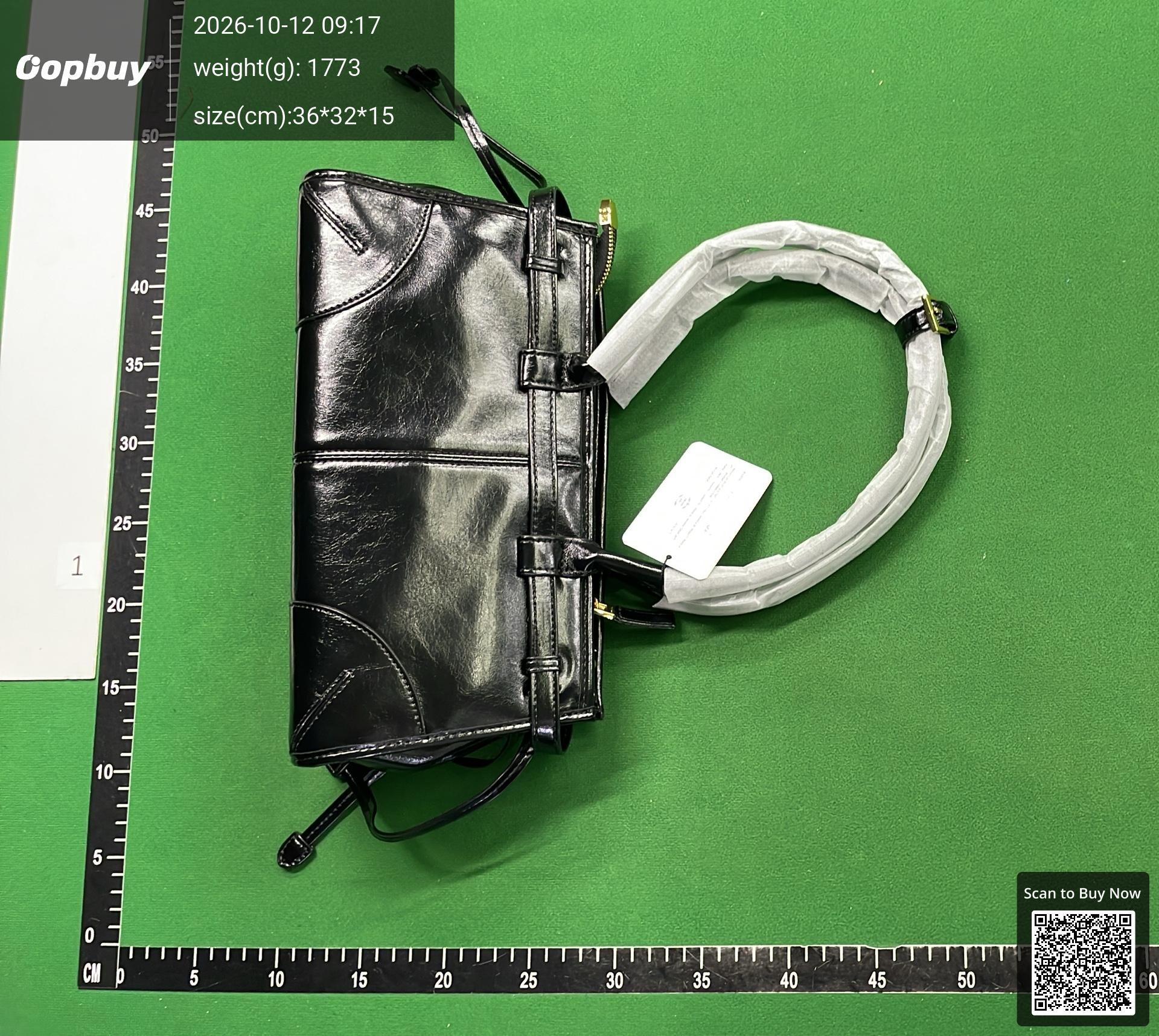 Foto QC 5 de Prada Medium Glossy Leather Shoulder Bag Dark Brown