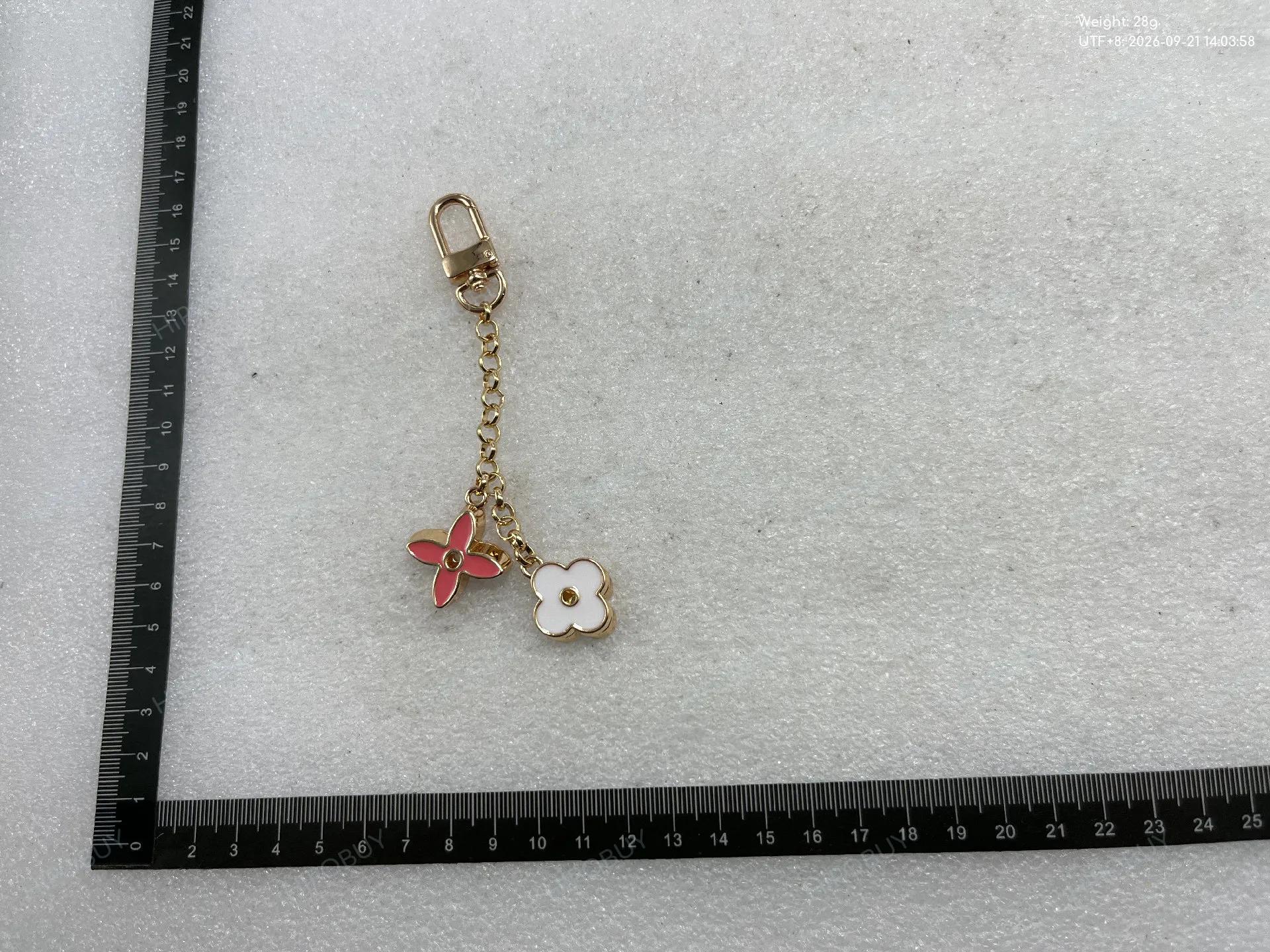 Foto QC 3 de Unbranded Clover Bag Charm Strap Extension Gold/Pink