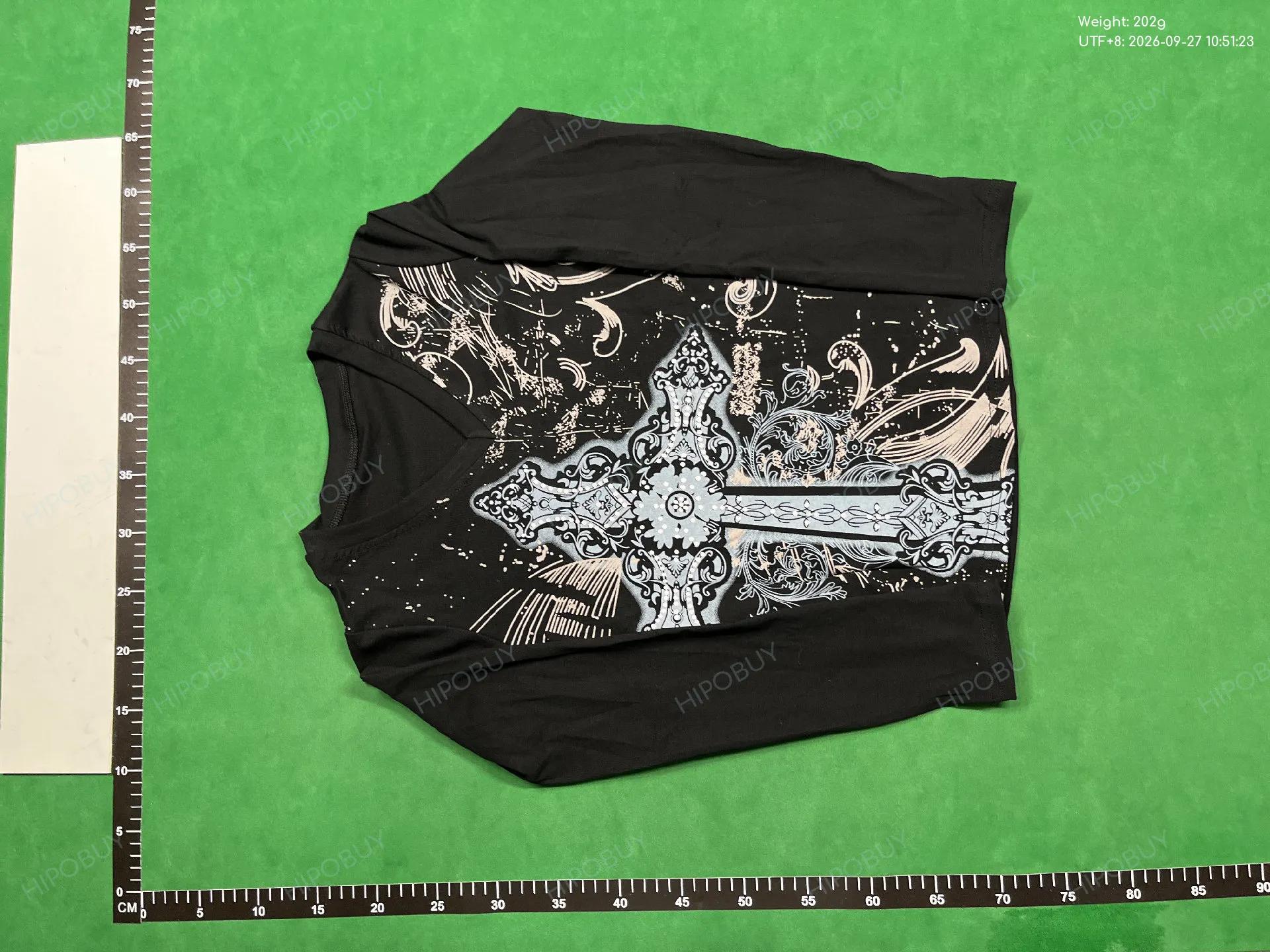 Foto QC 2 de Other Gothic Cross Graphic T-shirt Black