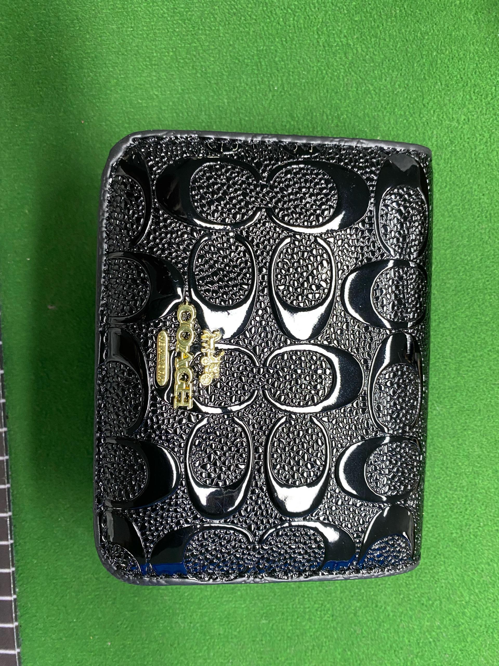 Foto QC 1 de Coach Signature Patent Leather Clutch Red