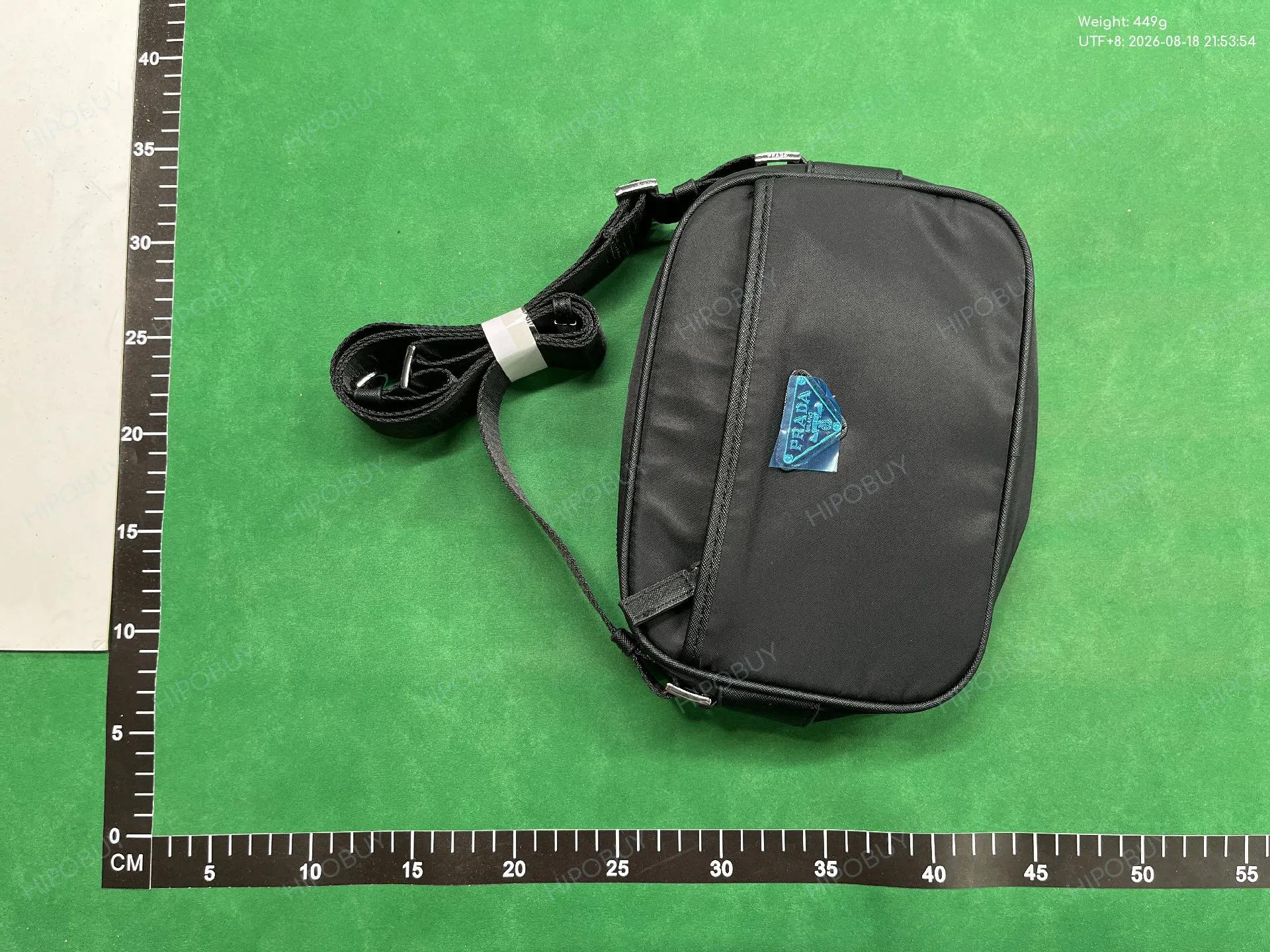 Foto QC 3 de Lacoste The Blend Messenger Bag Small Monogram Canvas Black
