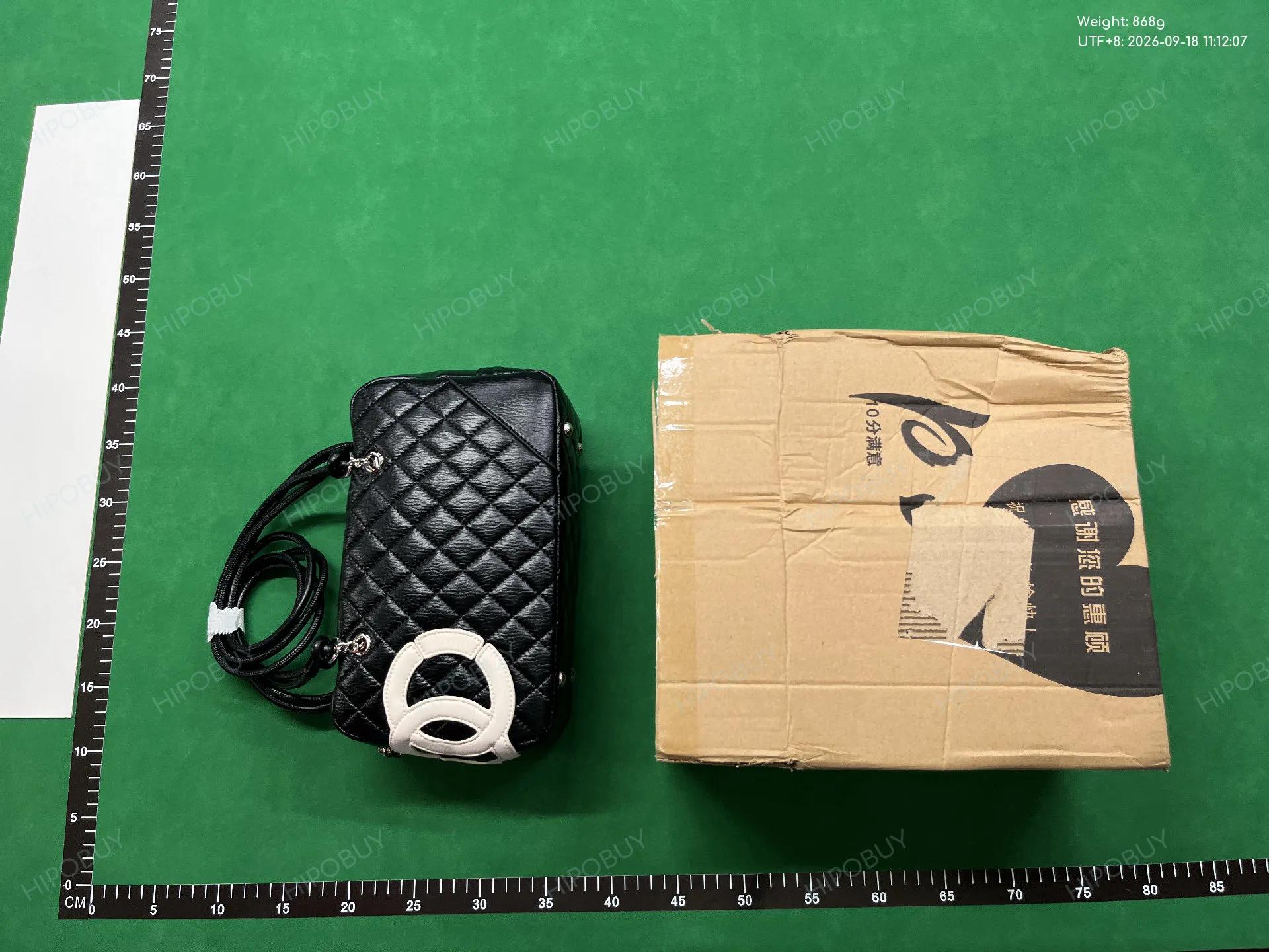 Foto QC 3 de Chanel Classic Flap Bag Medium Burgundy Caviar Leather