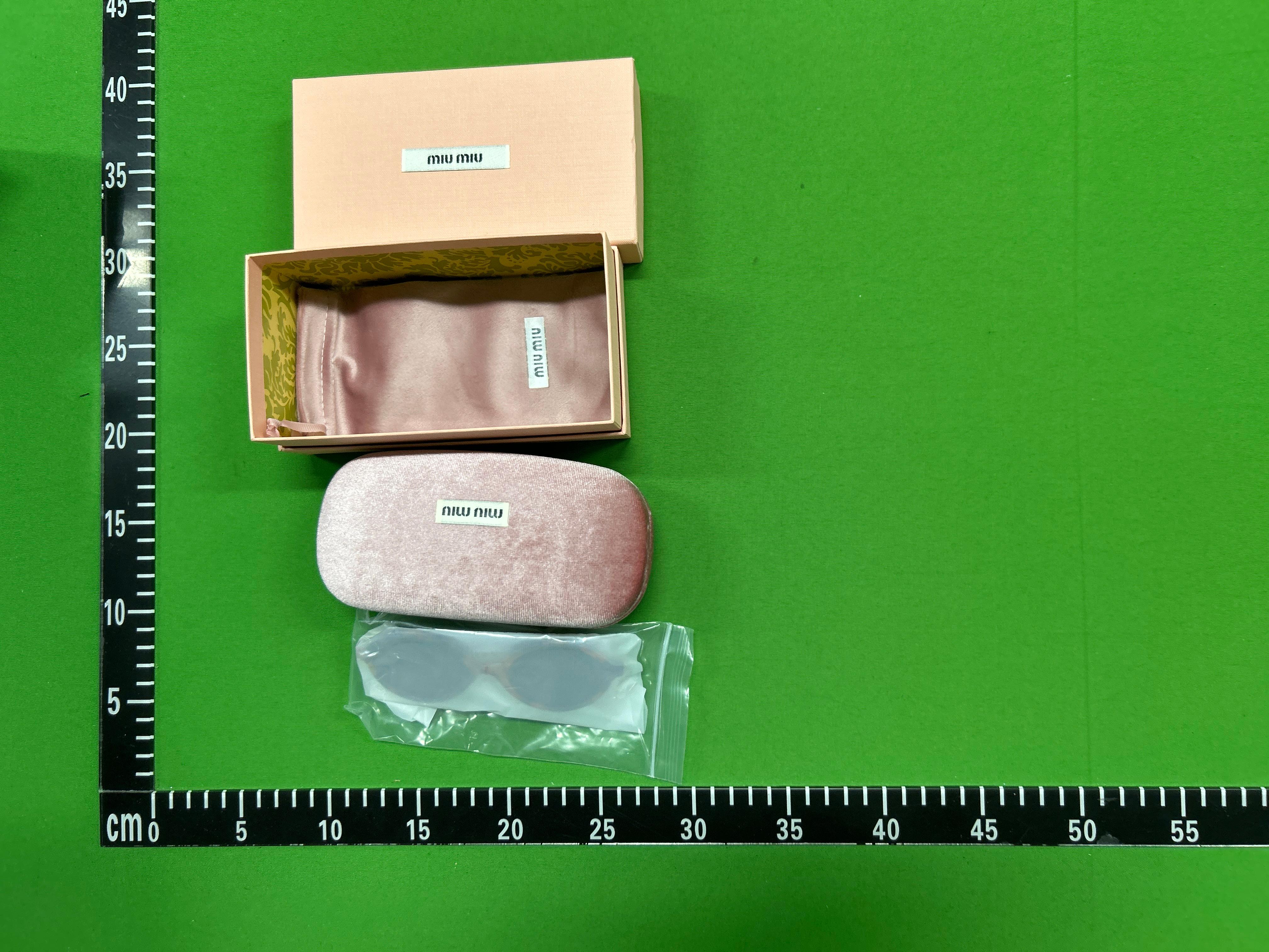 Foto QC 1 de Miu Miu Rectangle-Frame Acetate Sunglasses Burgundy Burgundy (003 AGT)