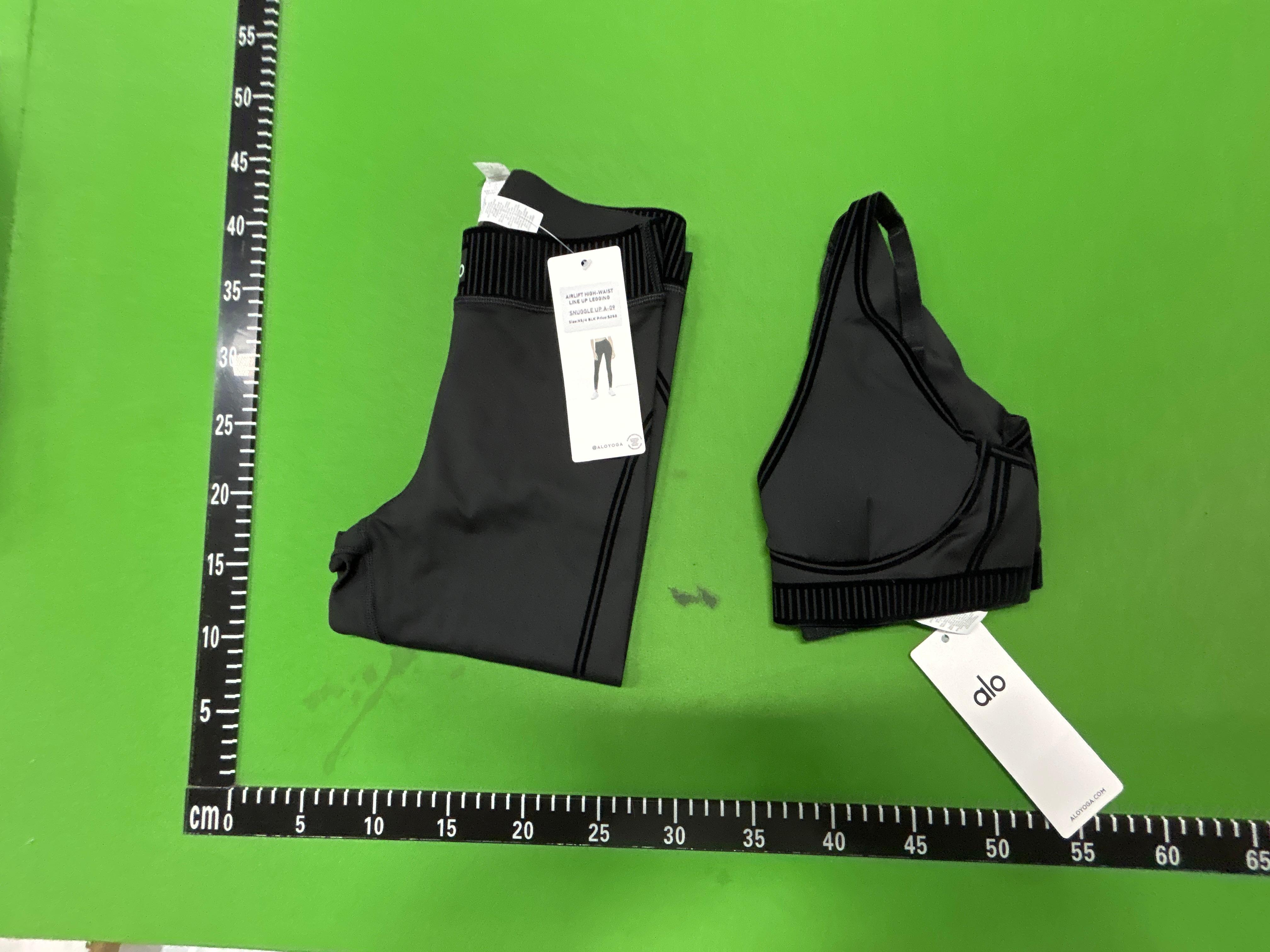 Foto QC 6 de Alo Yoga Airlift High-Waist Line Up Shorts Black