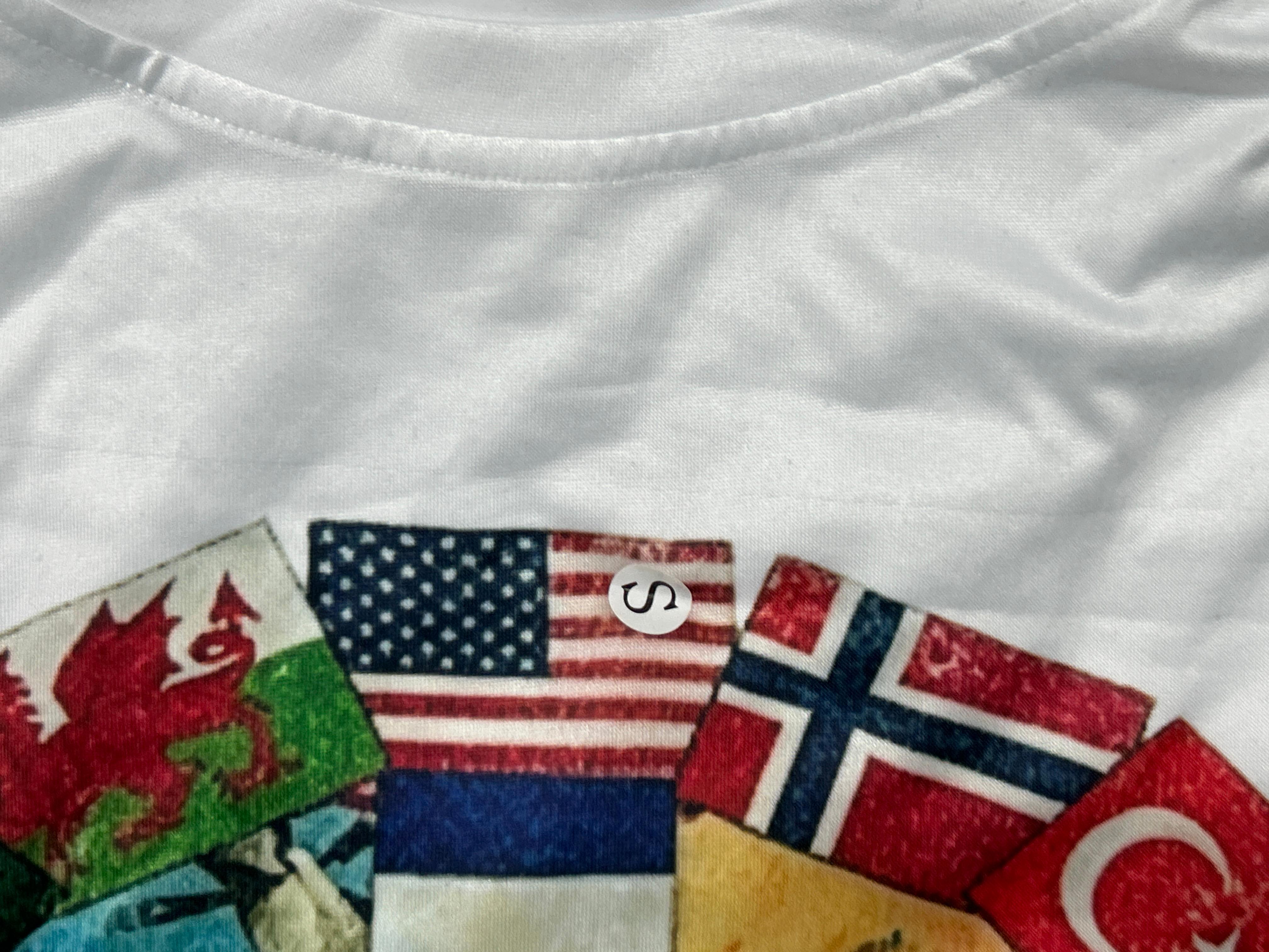 Foto QC 2 de peaceinwar Multi-National Flag Peace Sign T-shirt White
