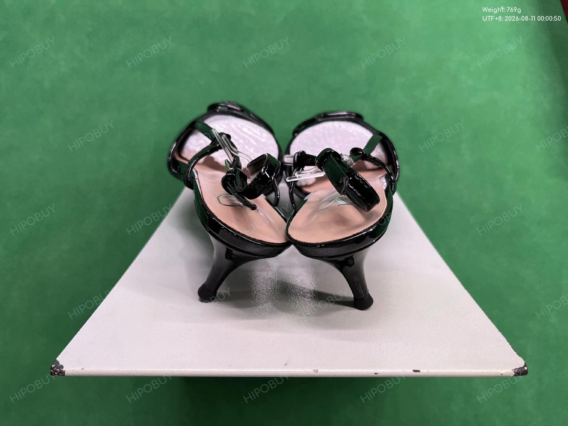 Foto QC 8 de Valentino VLogo Signature Nude Leather Slingback Pointed Toe Pumps