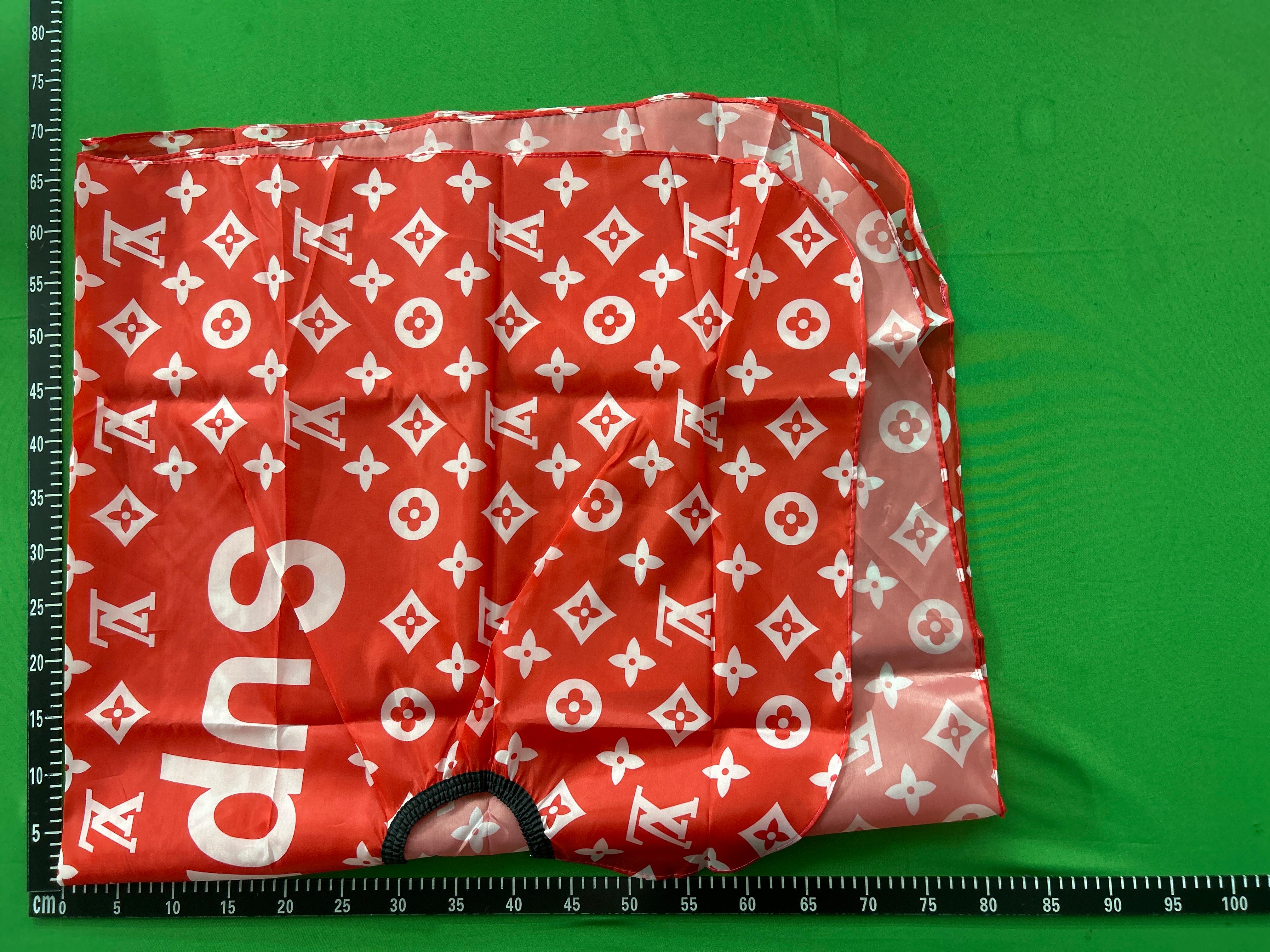 Foto QC 2 de Other Supreme LV Style Barber Cape Red