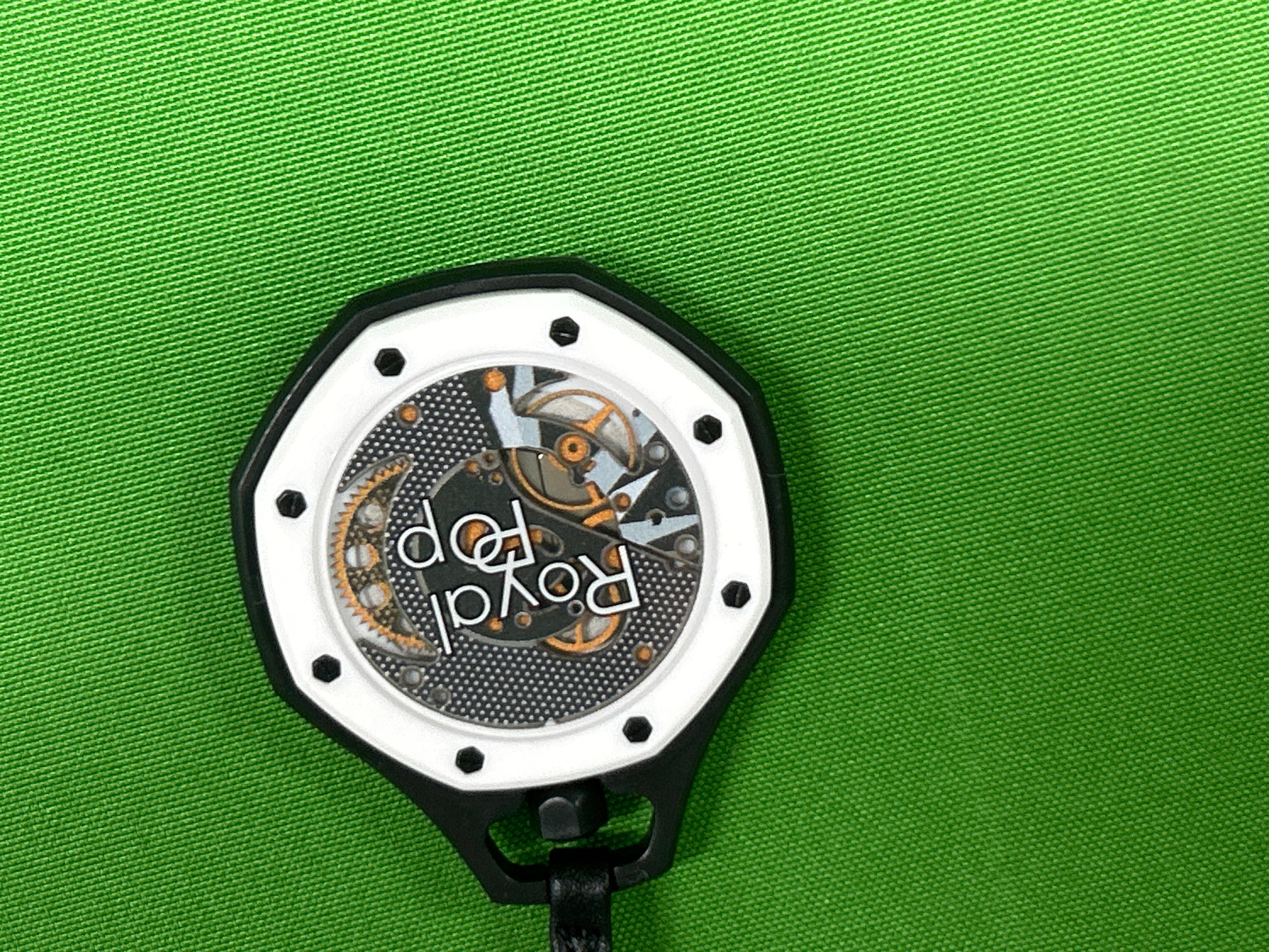 Foto QC 3 de Swatch x Audemars Piguet Royal Pop Huit Blanc SSX03W100N