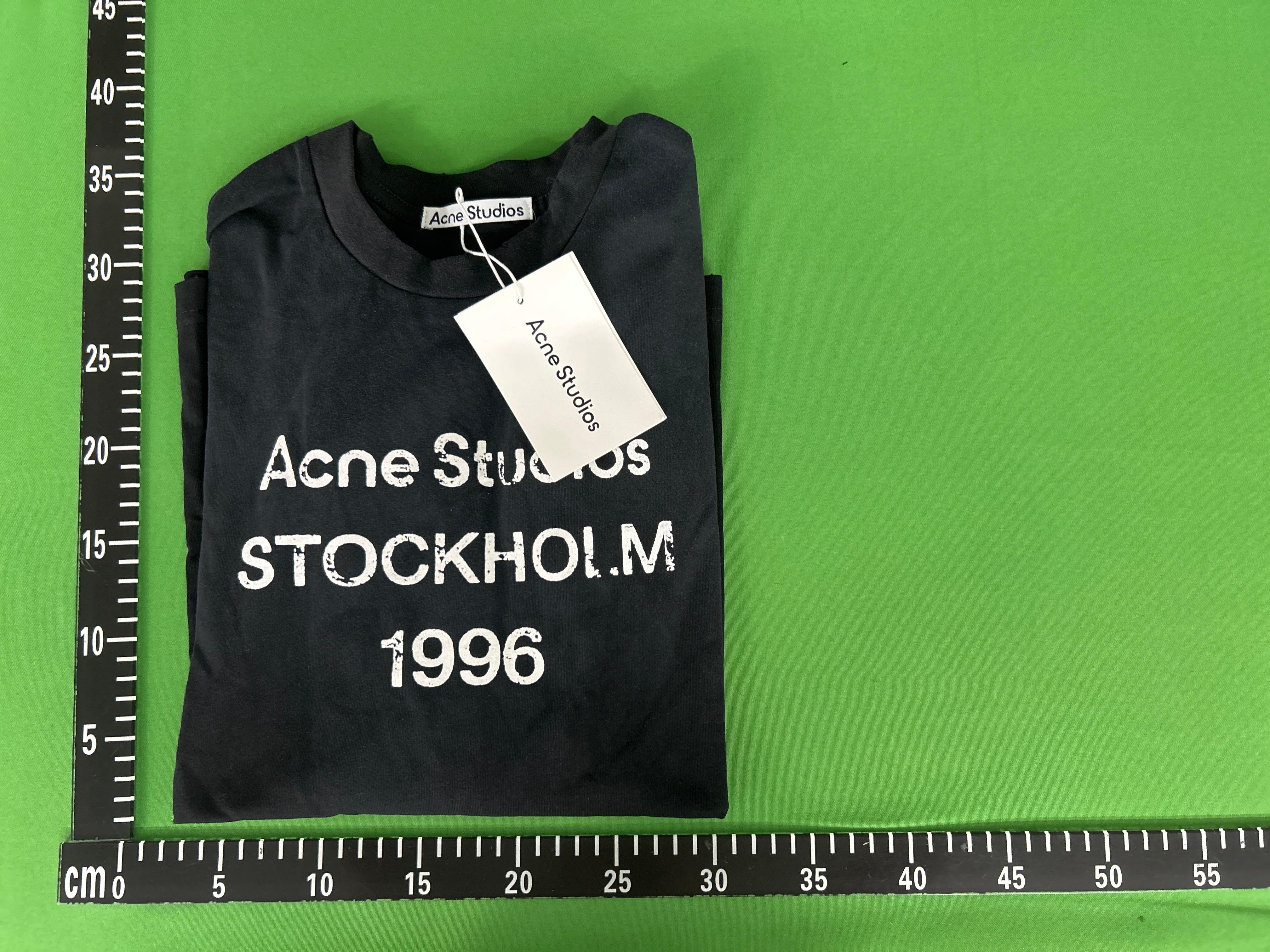 Foto QC 1 de Acne Studios T-shirt Sprayed Stockholm 1996 Logo Olive Green