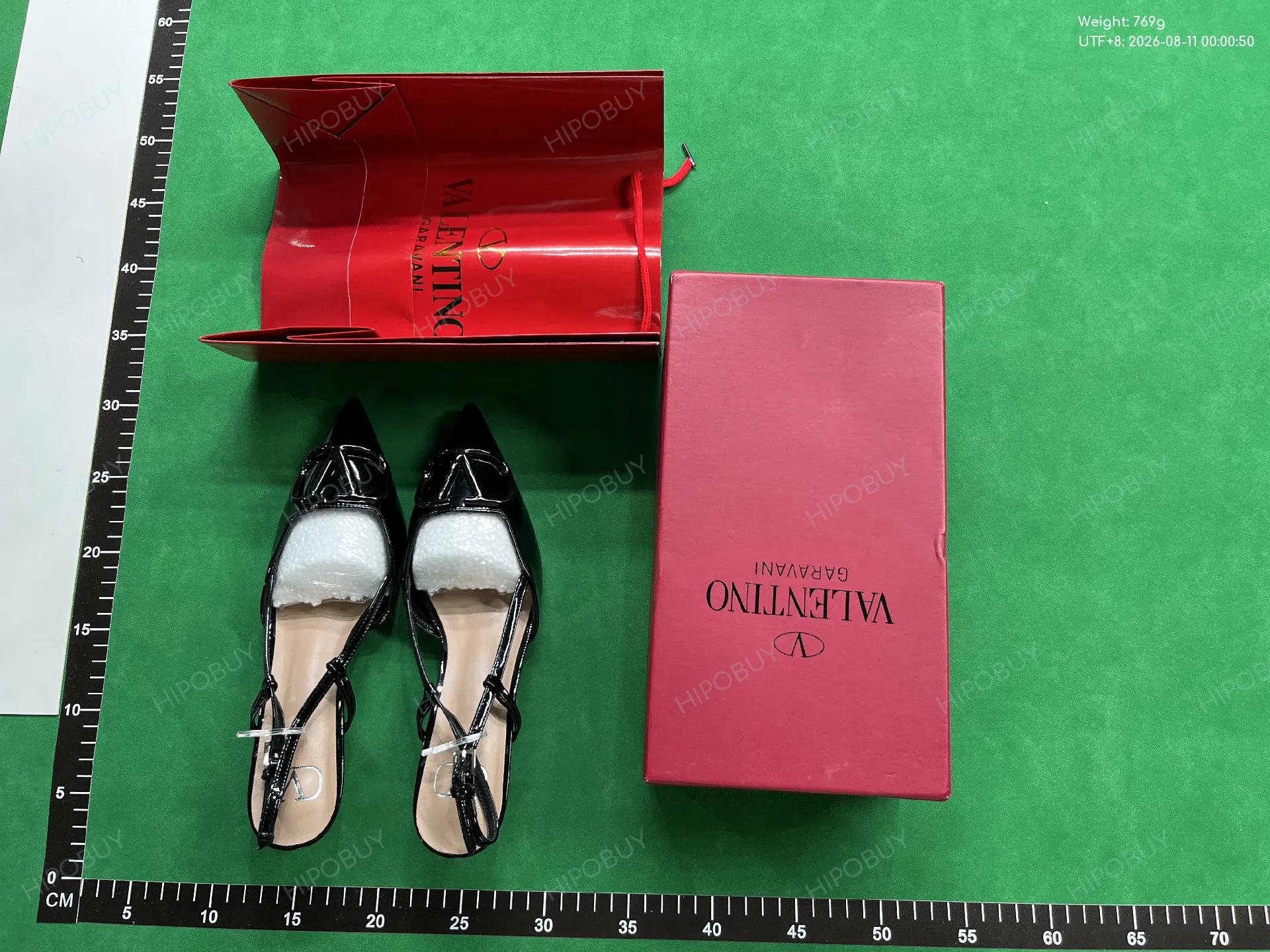 Foto QC 6 de Valentino VLogo Signature Nude Leather Slingback Pointed Toe Pumps