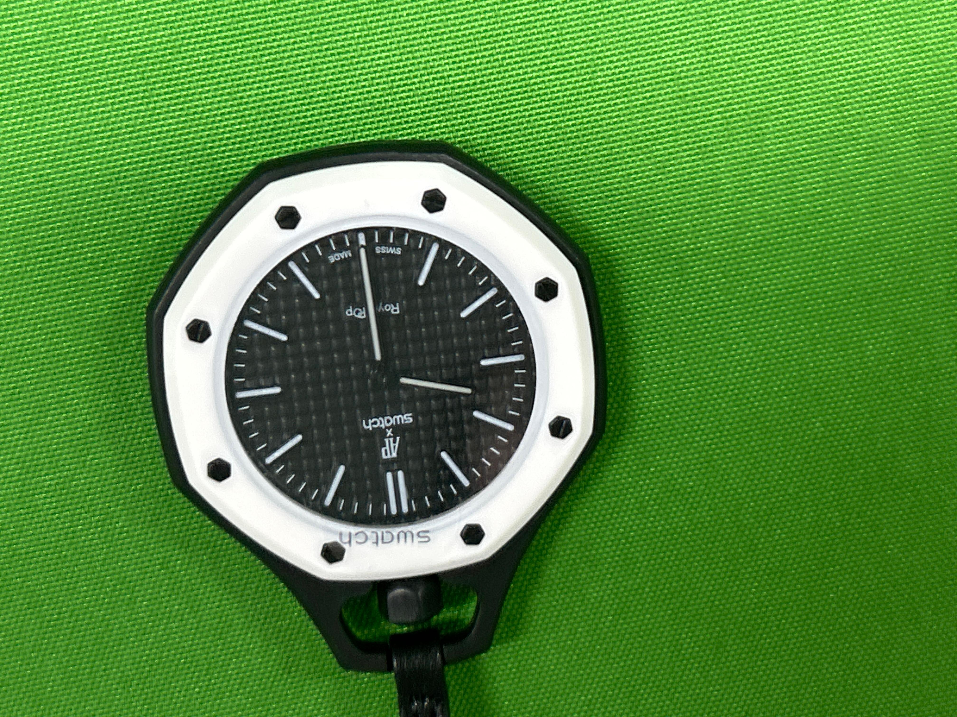 Foto QC 4 de Swatch x Audemars Piguet Royal Pop Huit Blanc SSX03W100N