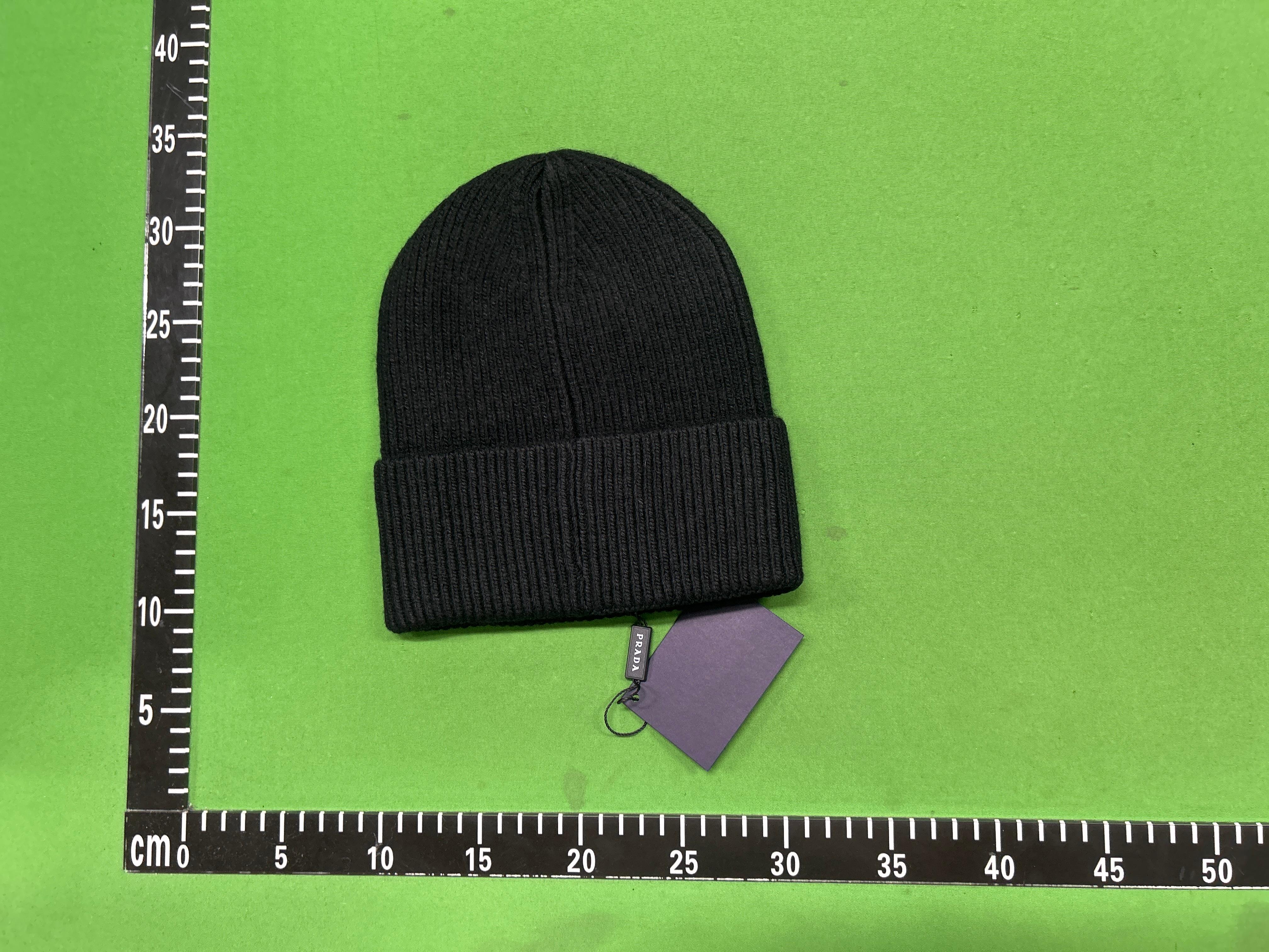 Foto QC 1 de Prada Triangle Logo Beanie Beige