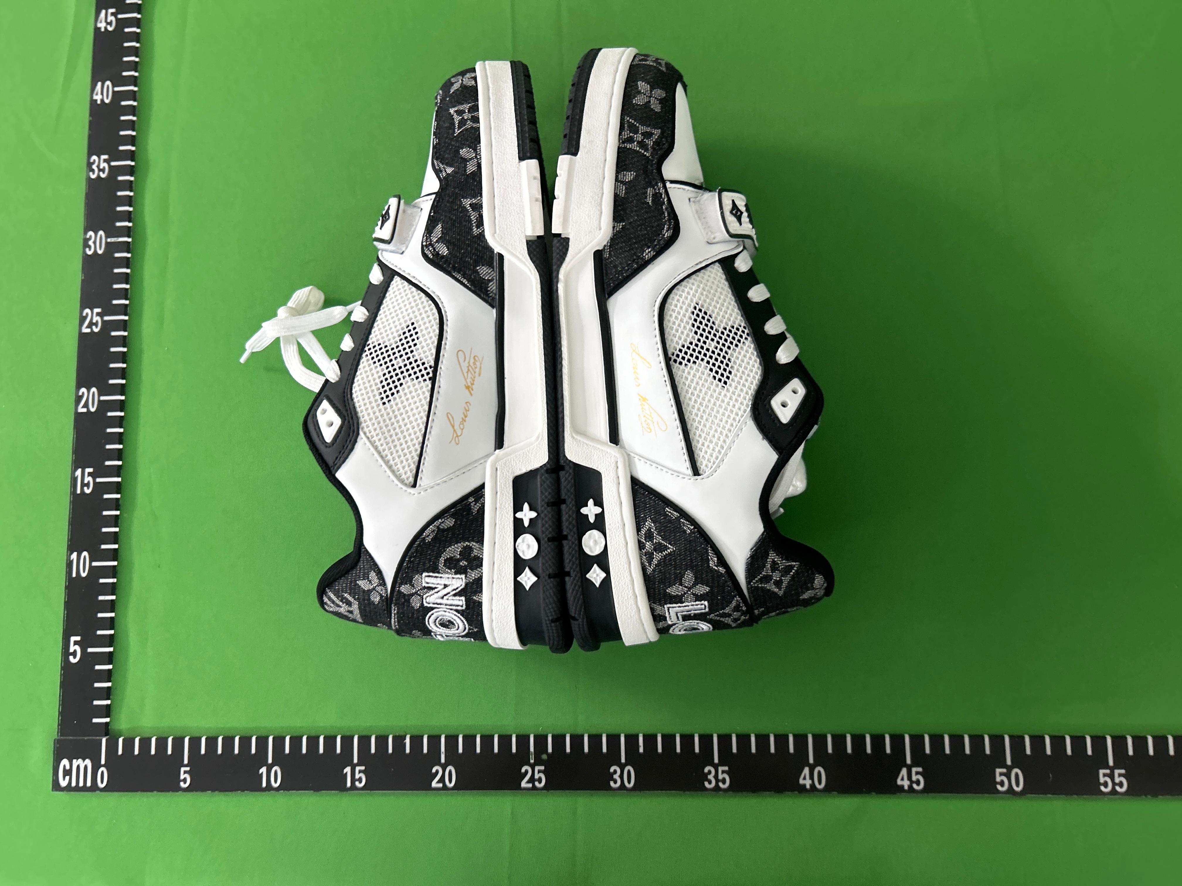 Foto QC 5 de Louis Vuitton Skate Low Black Swarovski Monogram 1ABMHV