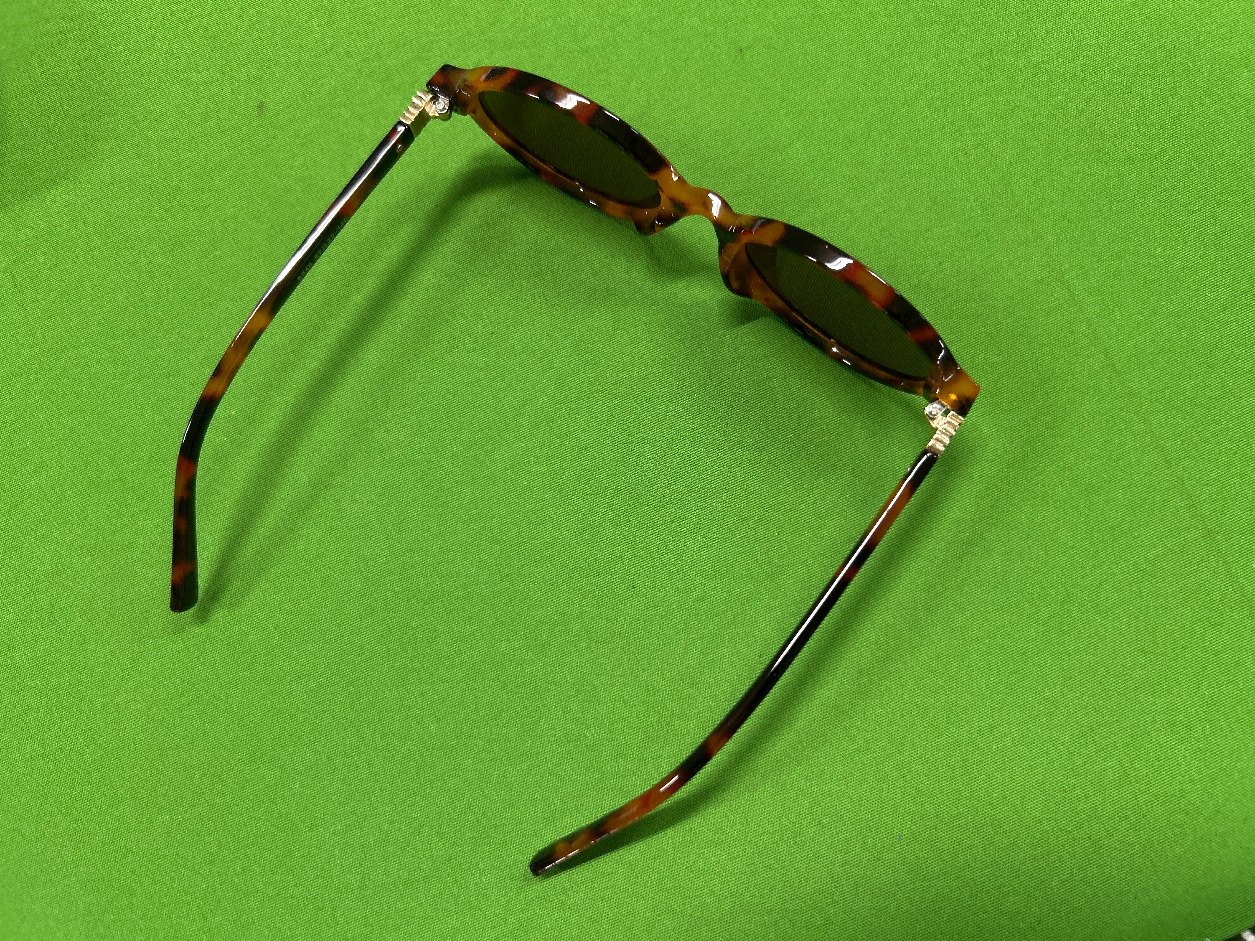 Foto QC 3 de Miu Miu Rectangle-Frame Acetate Sunglasses Burgundy Burgundy (003 AGT)