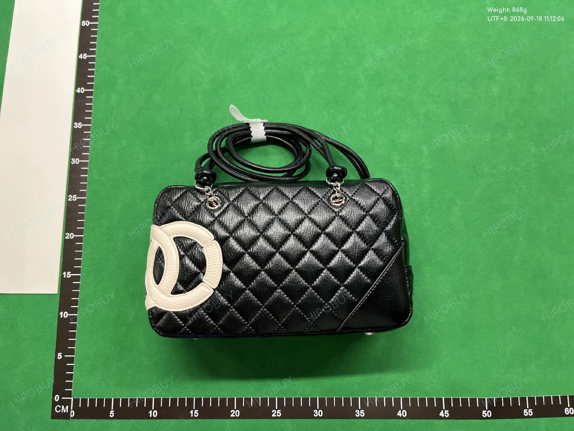 Foto QC 1 de Chanel Classic Flap Bag Medium Burgundy Caviar Leather