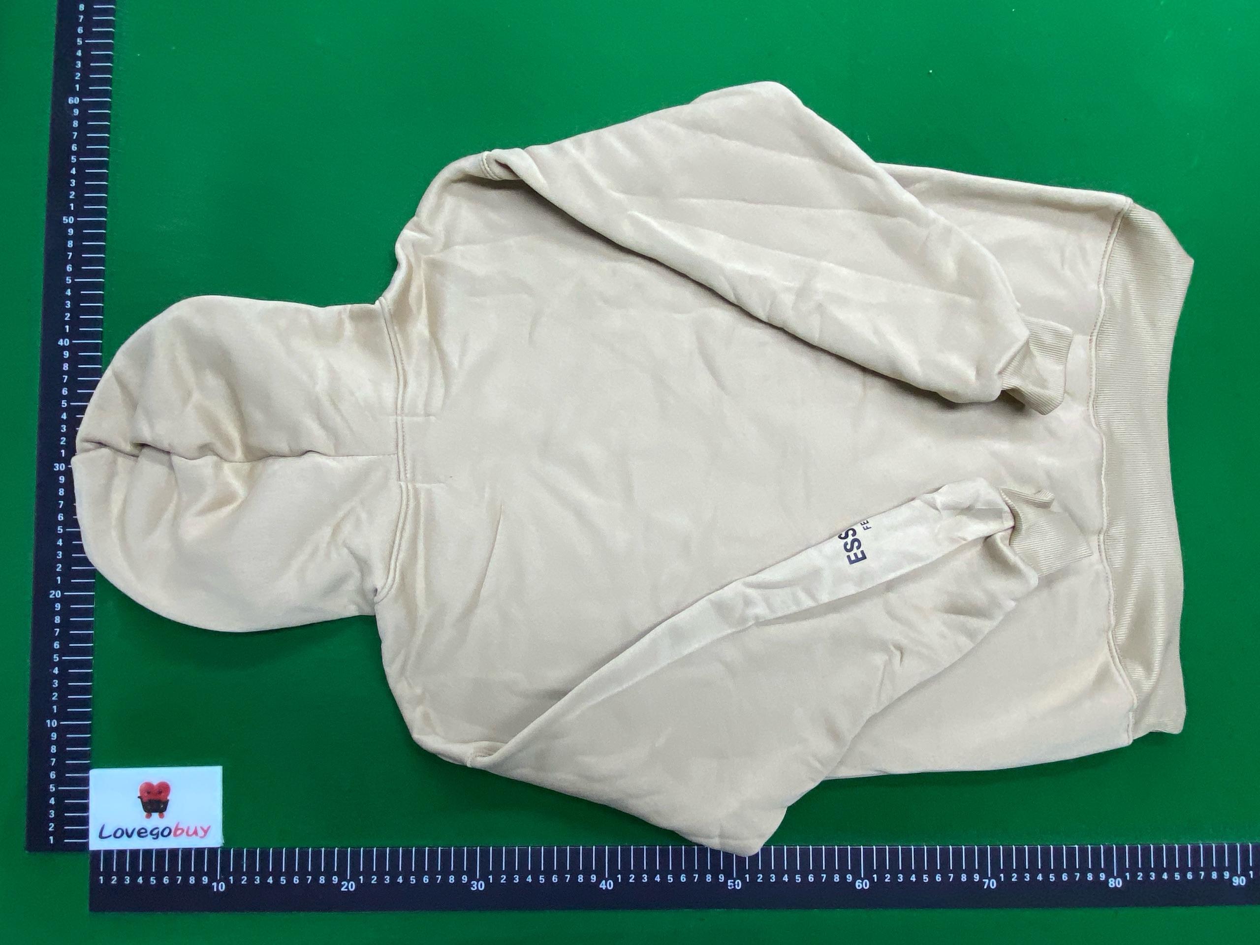 Foto QC 2 de Fear of God Essentials Essentials Logo Hoodie Tan
