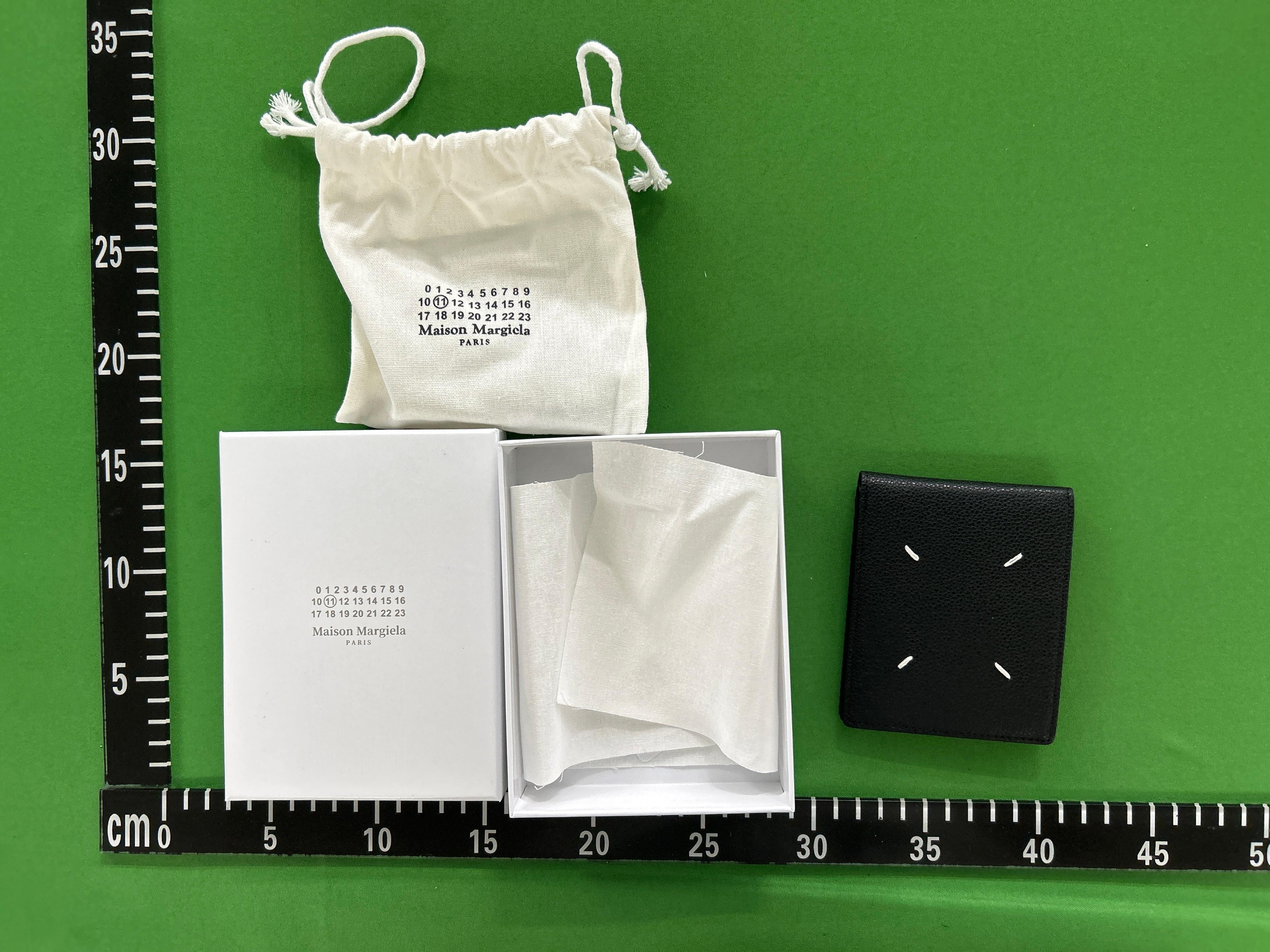 Foto QC 1 de Maison Margiela Four Stitches Bifold Wallet Grained Leather Black