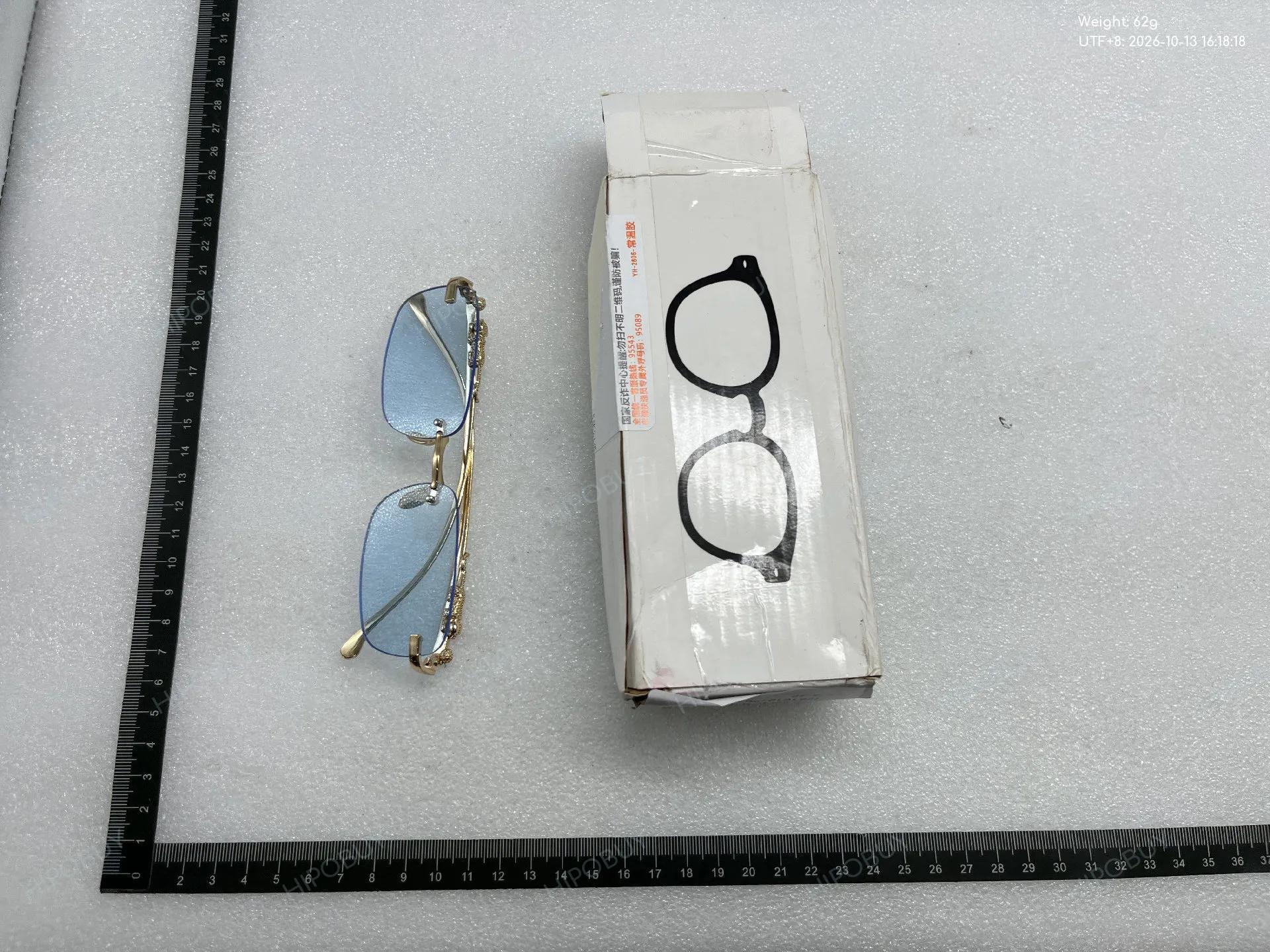 Foto QC 3 de Cartier Panthère Rimless Rectangle Metal Eyeglasses Gold Clear (CT0061O-002)
