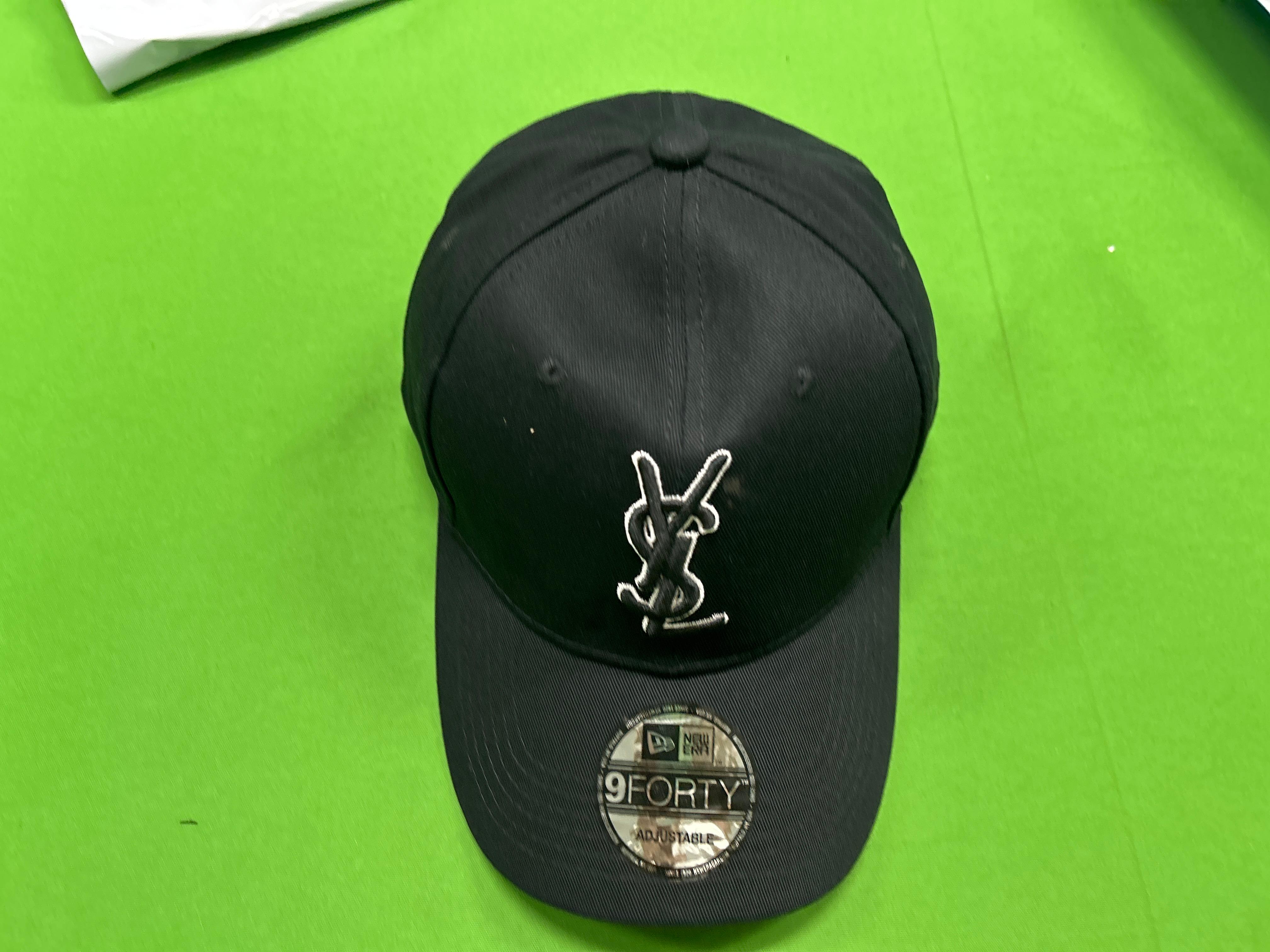 Foto QC 3 de Saint Laurent YSL Logo Cap Black Gold