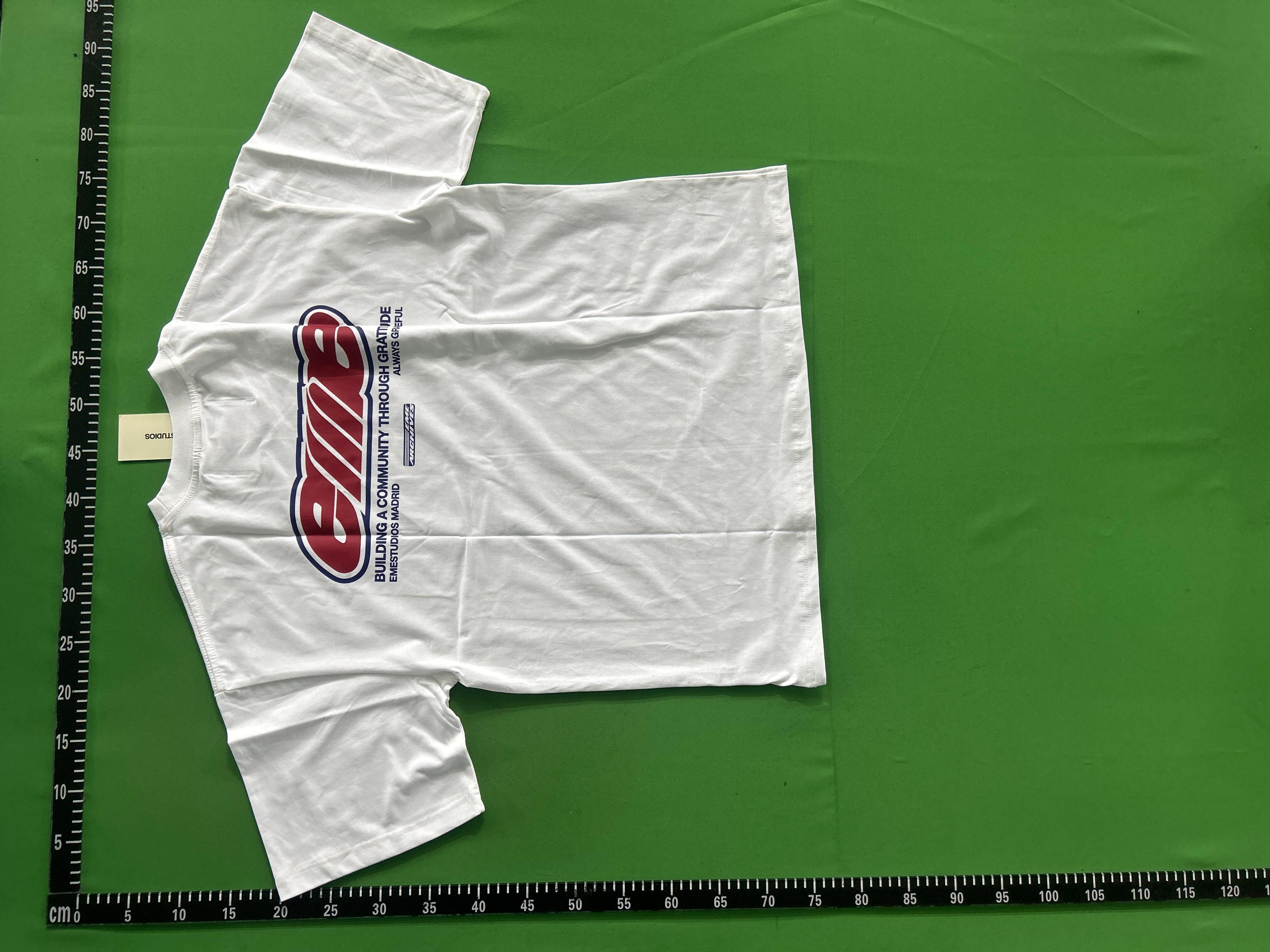 Foto QC 4 de Emestudios SS26 T-shirt Building A Community Graphic Cream