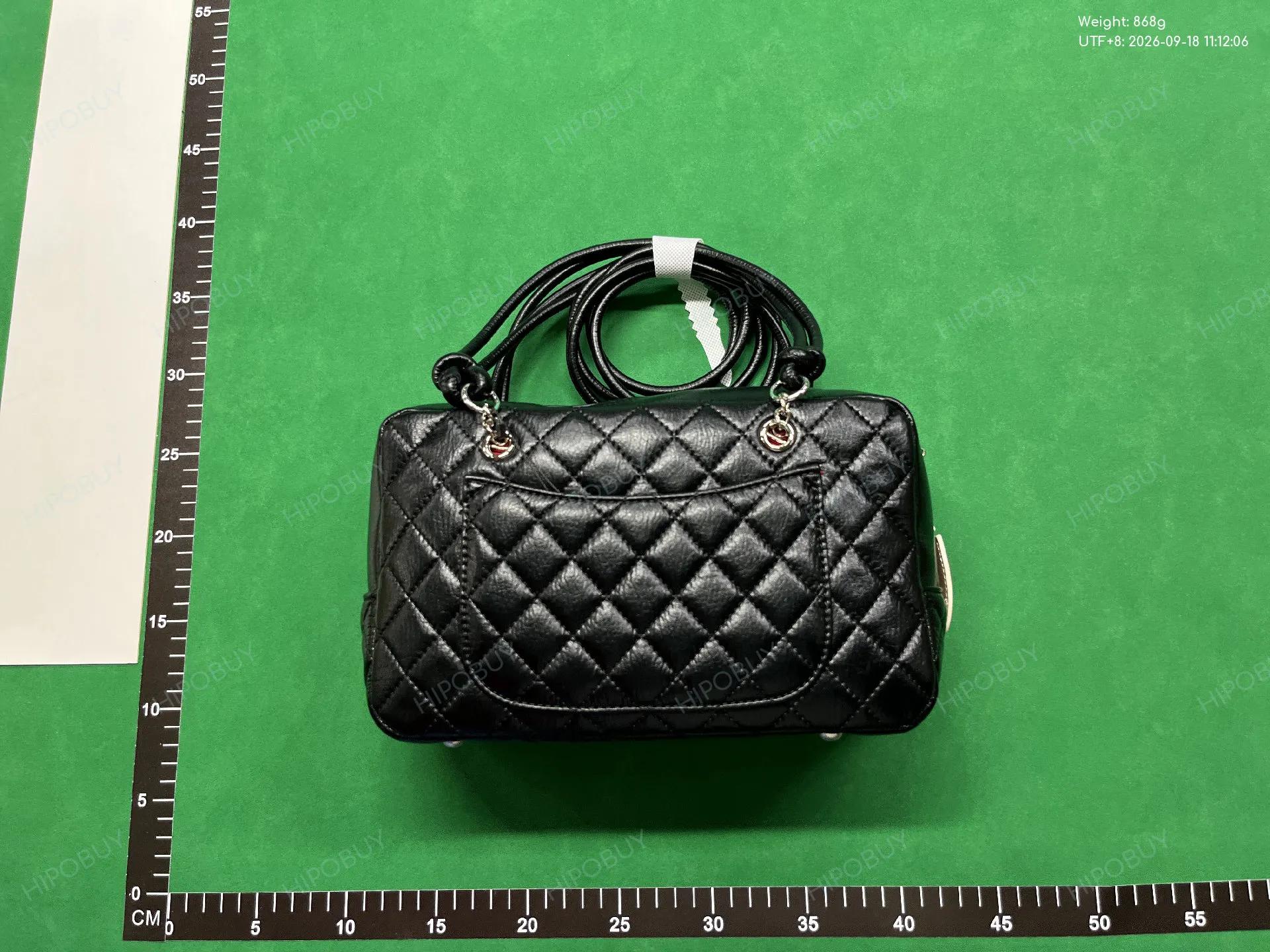 Foto QC 2 de Chanel Classic Flap Bag Medium Burgundy Caviar Leather