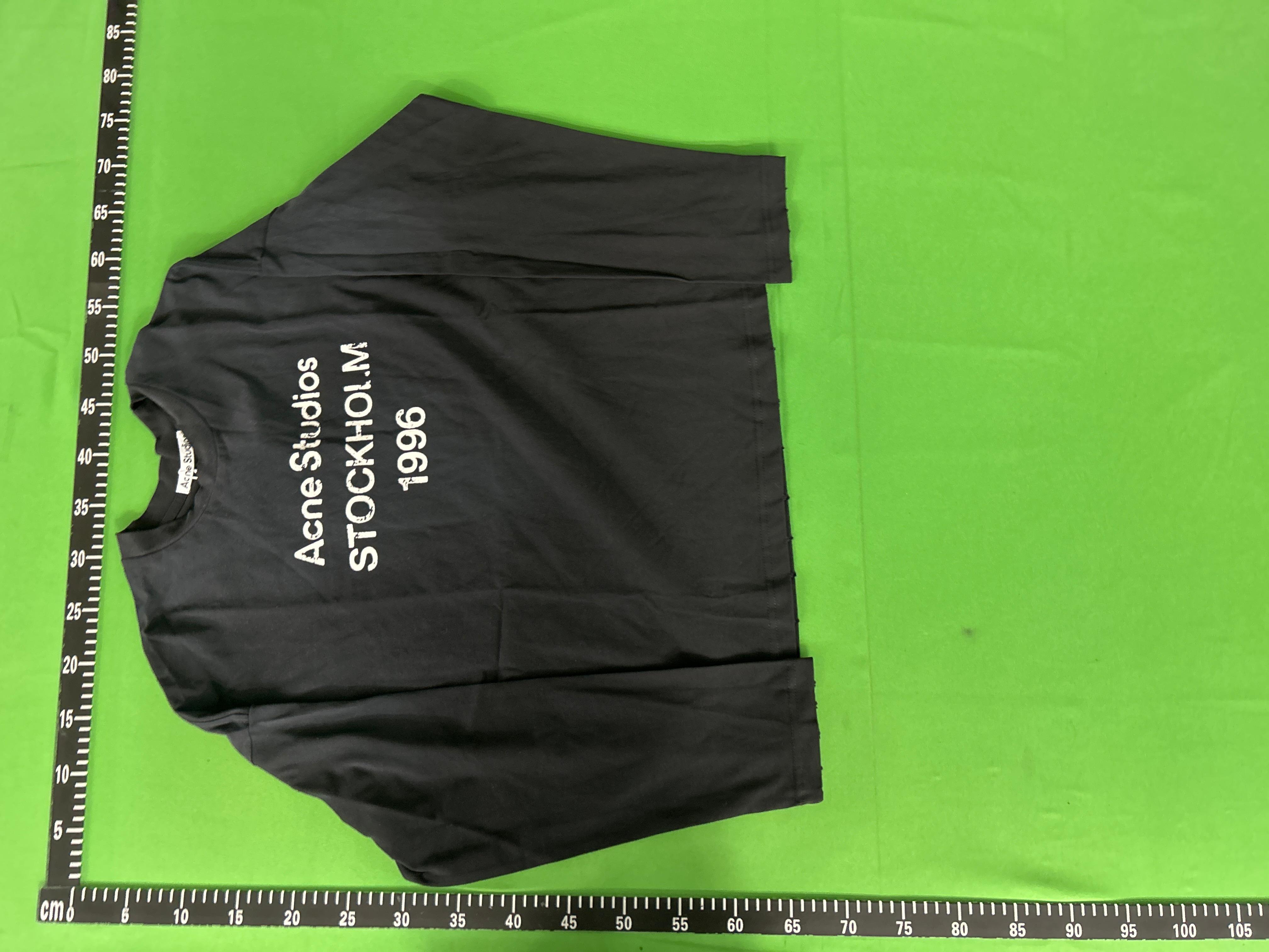 Foto QC 2 de Acne Studios T-shirt Sprayed Stockholm 1996 Logo Olive Green