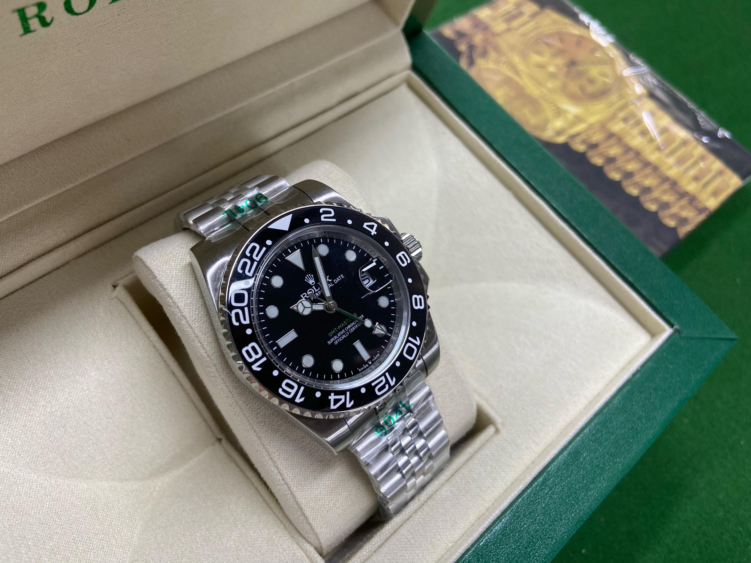 Foto QC 8 de Versace Greca Time Lady VE6C00423