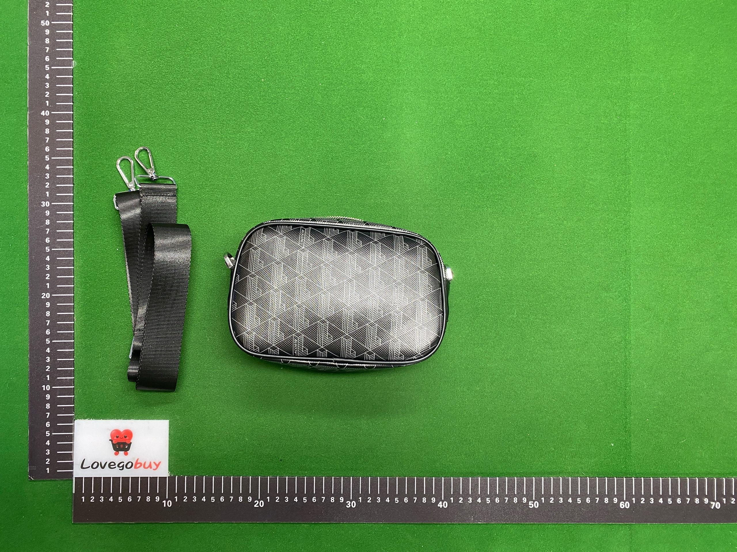 Foto QC 4 de Lacoste The Blend Monogram Crossbody Bag Small Black