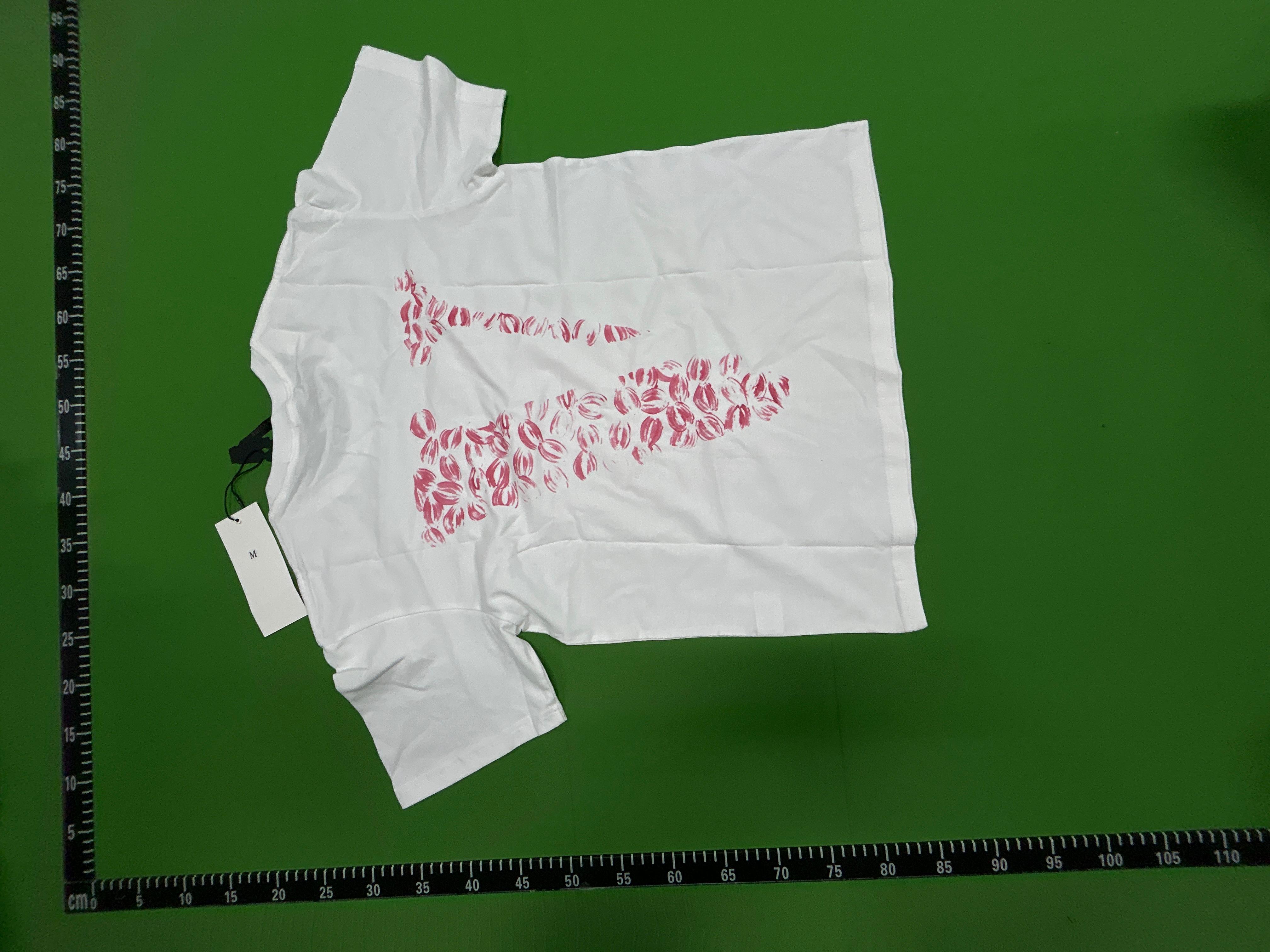 Foto QC 4 de Vlone Naruto Sasuke Akatsuki V Logo T-shirt White