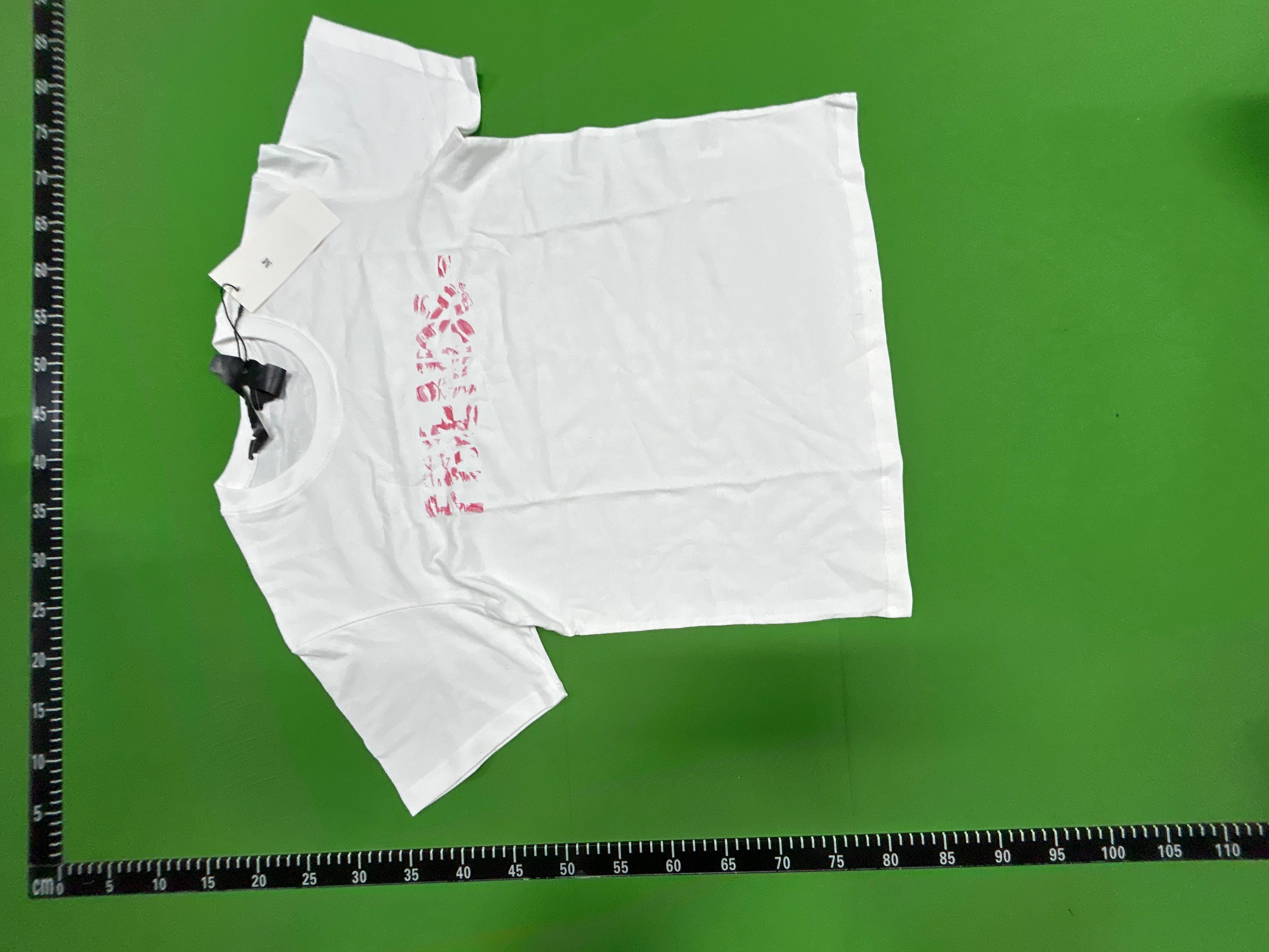 Foto QC 3 de Vlone Naruto Sasuke Akatsuki V Logo T-shirt White