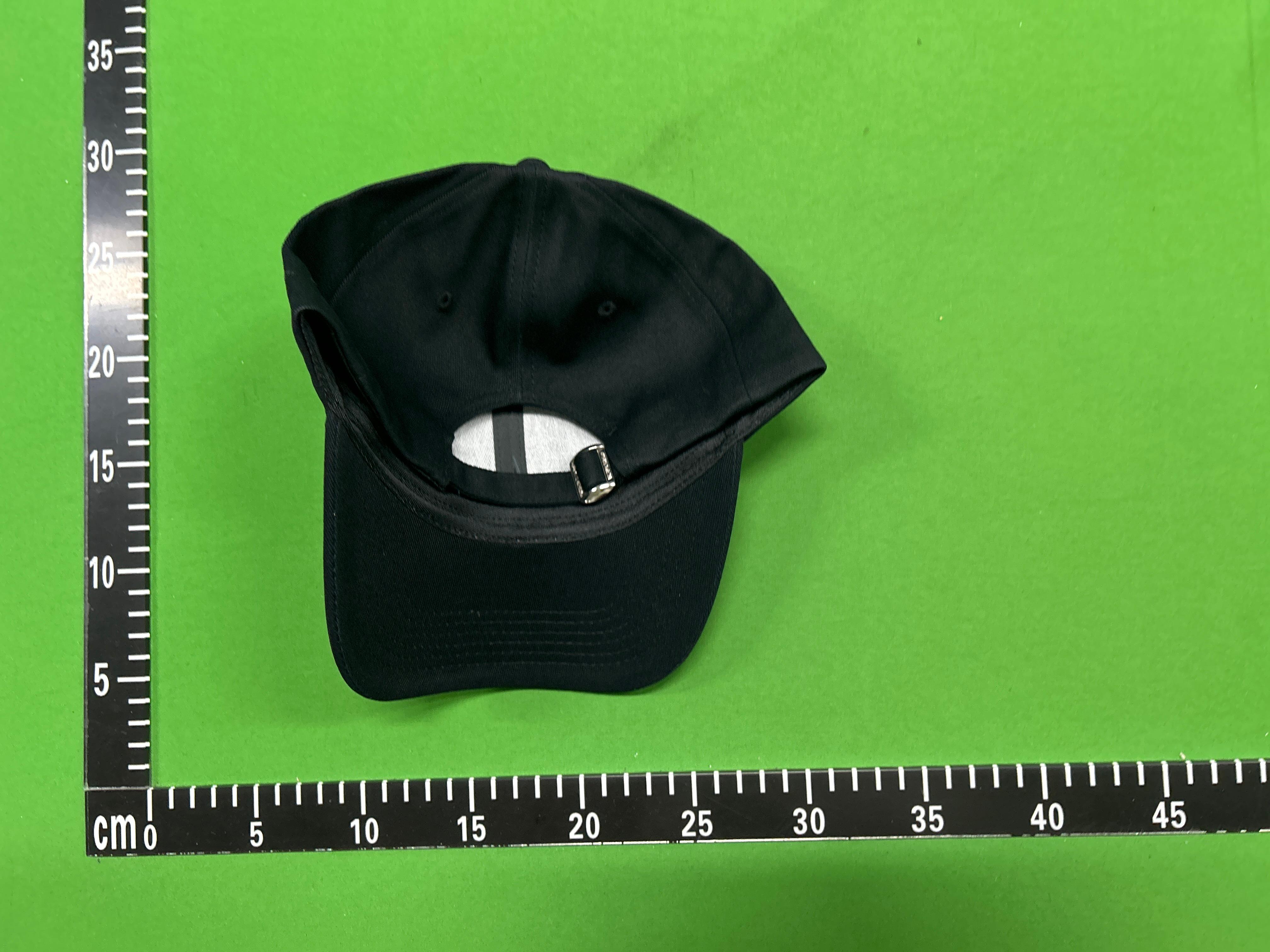 Foto QC 1 de Saint Laurent YSL Logo Cap Black Gold