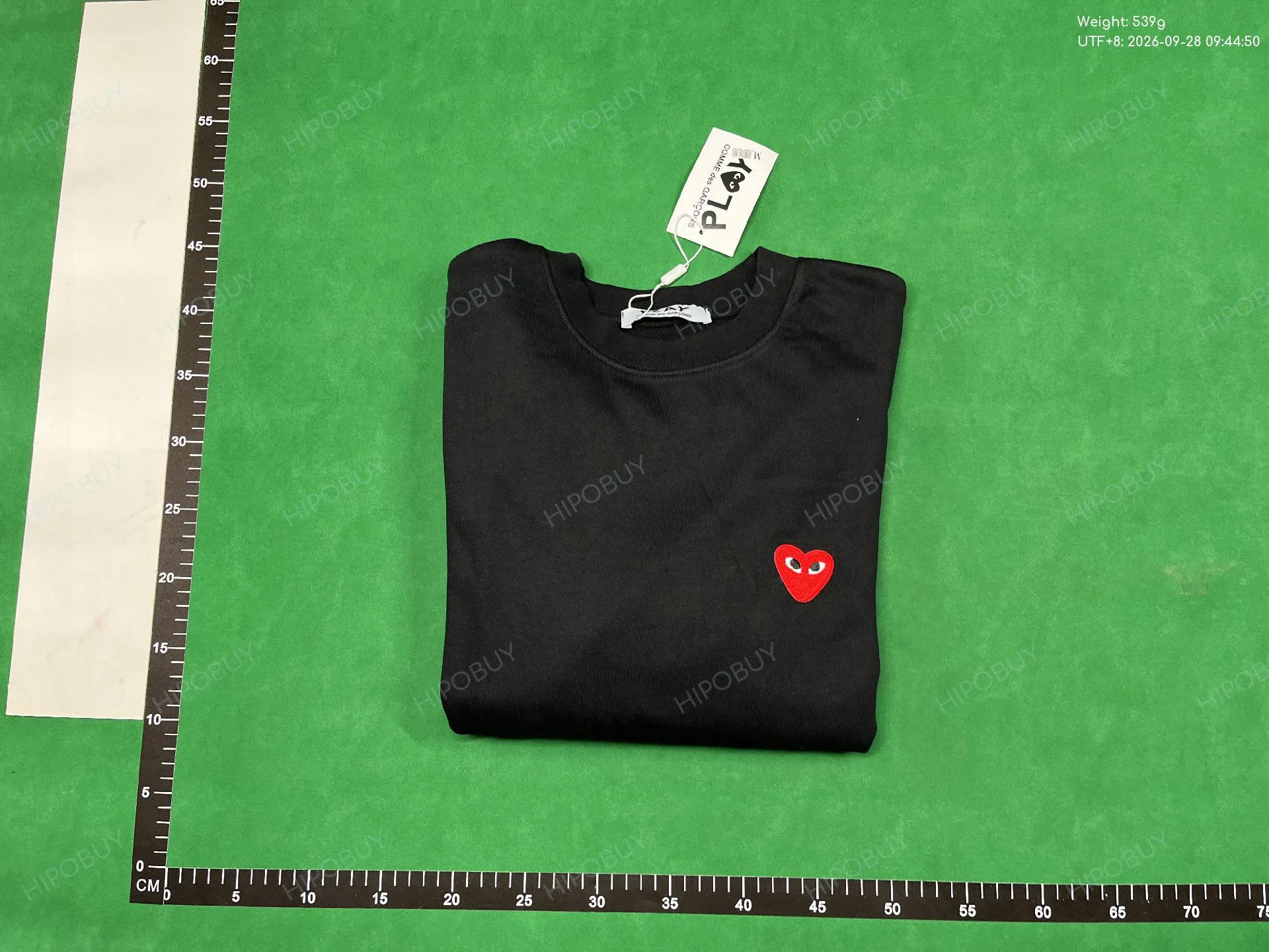 Foto QC 4 de Comme des Garcons PLAY Heart Logo Crewneck Sweater Navy