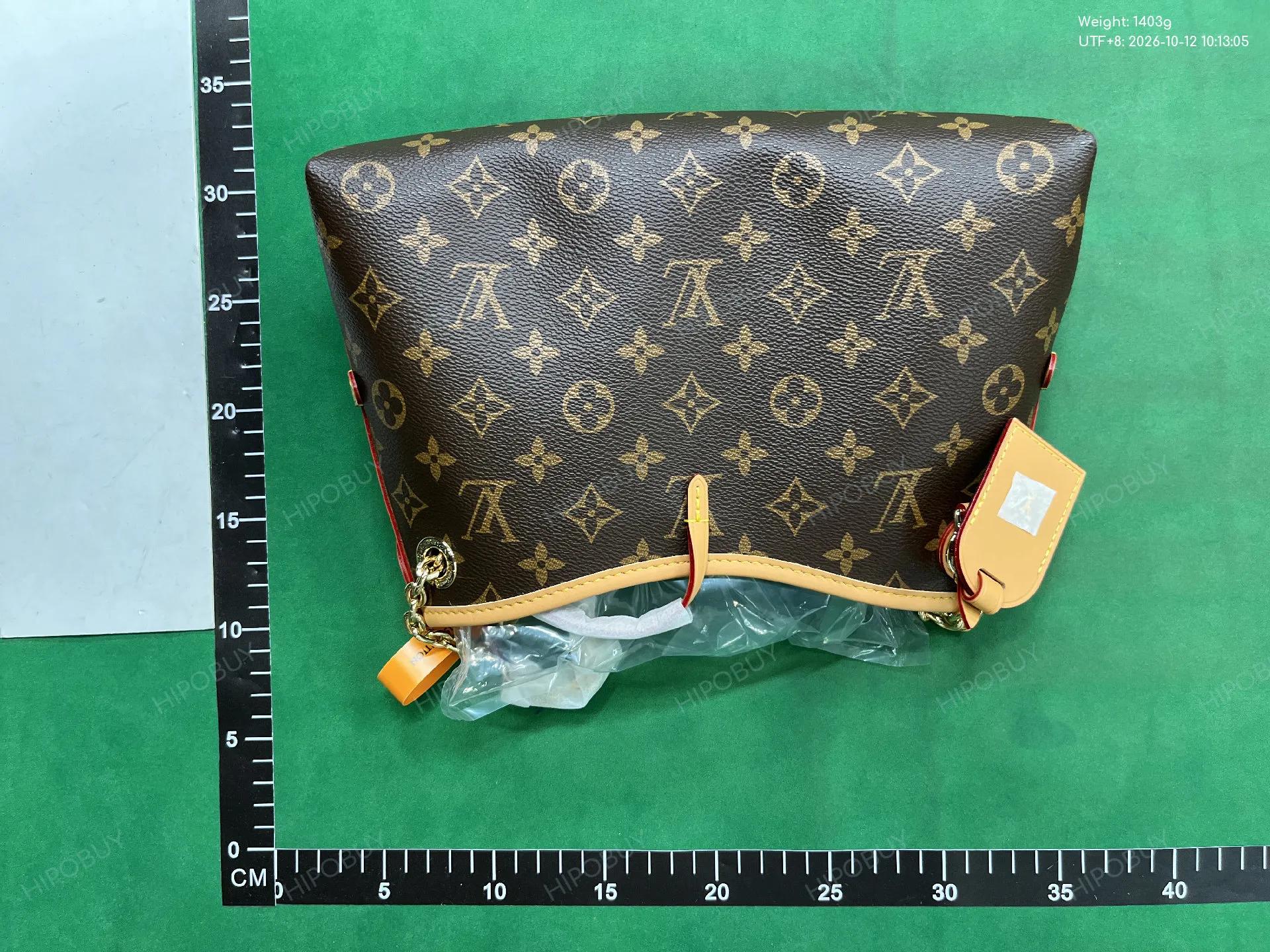 Foto QC 4 de Louis Vuitton Round Crossbody Bag Blue Monogram Denim