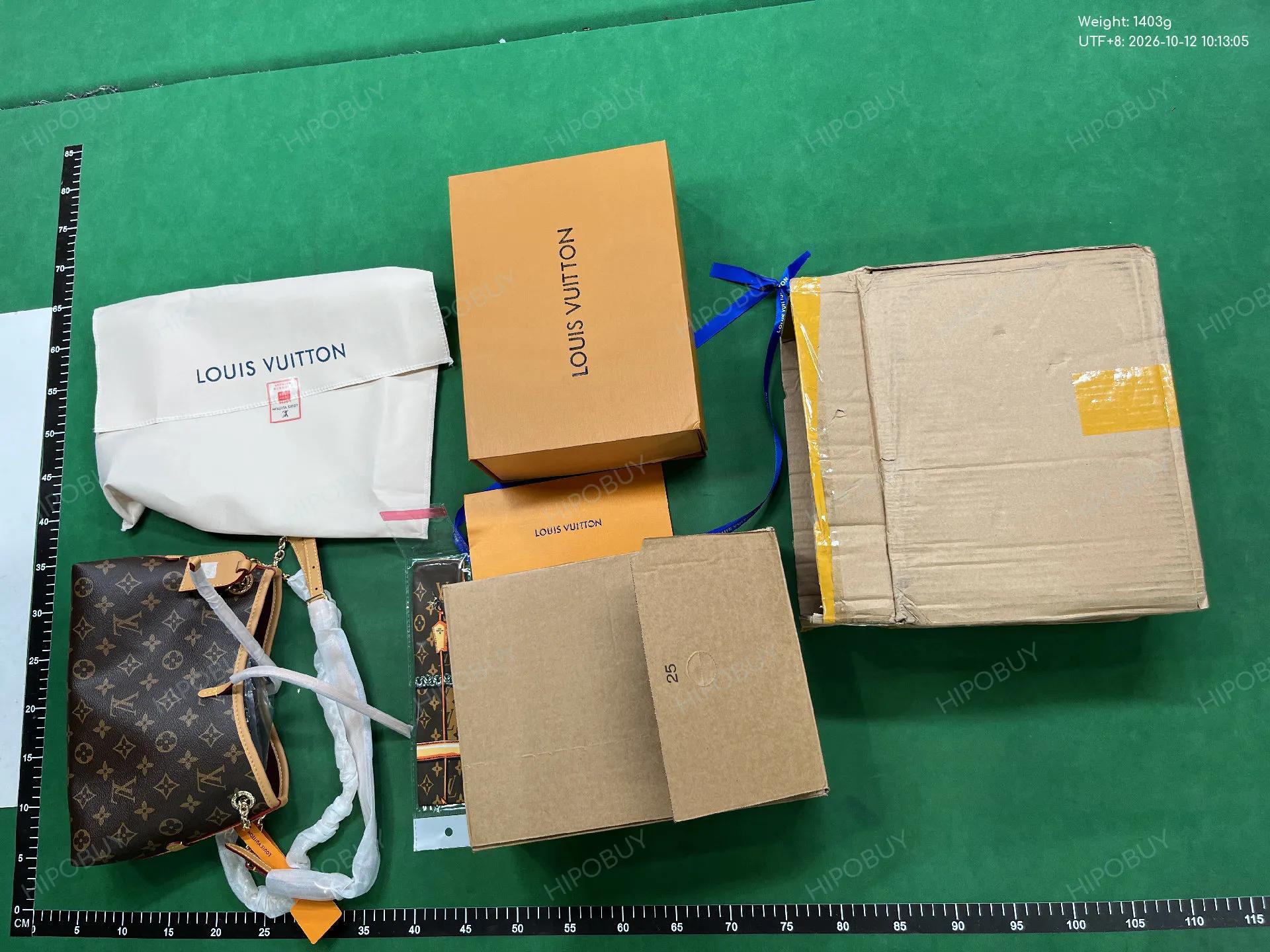 Foto QC 5 de Louis Vuitton Round Crossbody Bag Blue Monogram Denim