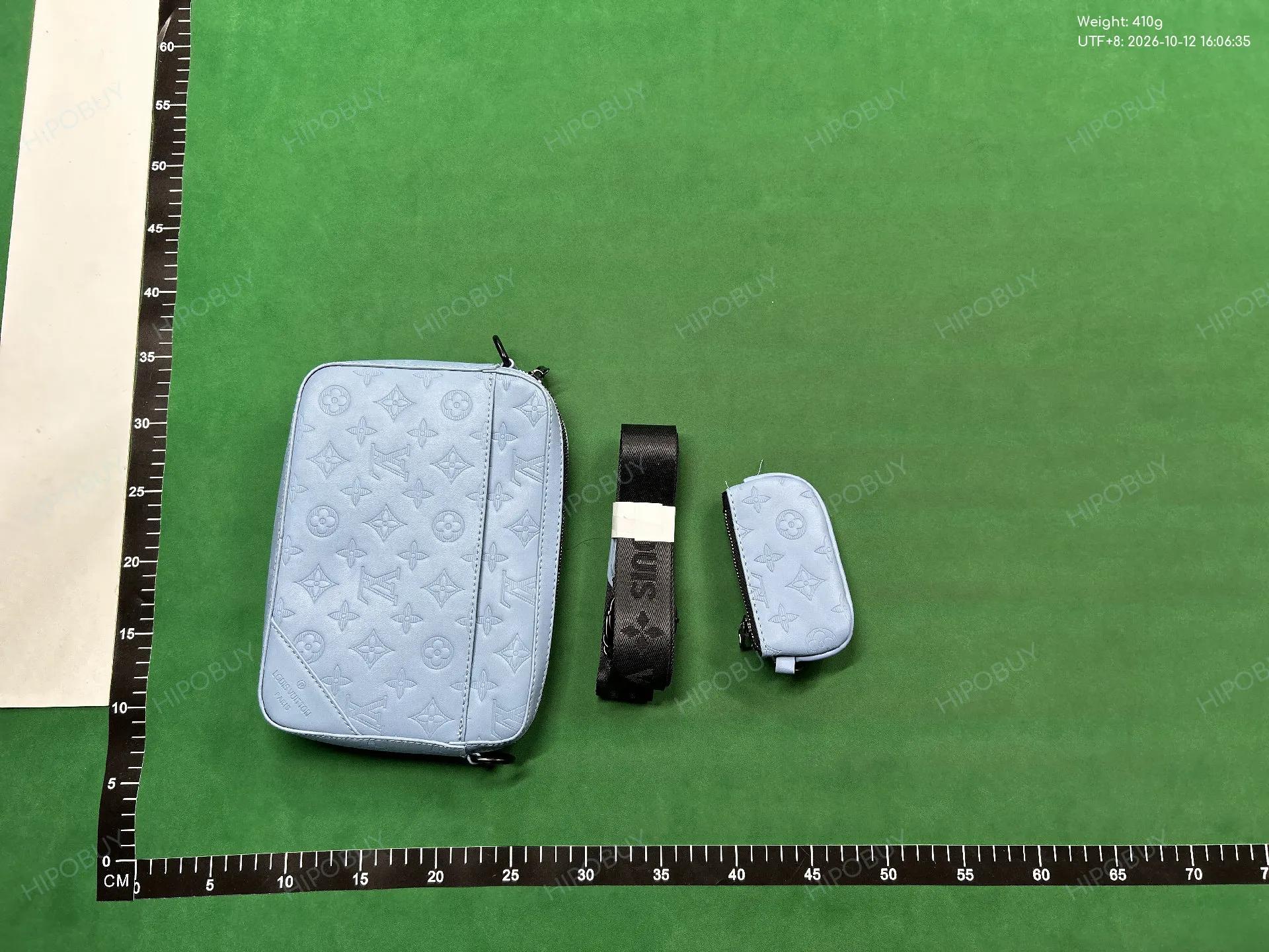 Foto QC 6 de Louis Vuitton Trio Messenger Monogram Shadow Leather Light Grey
