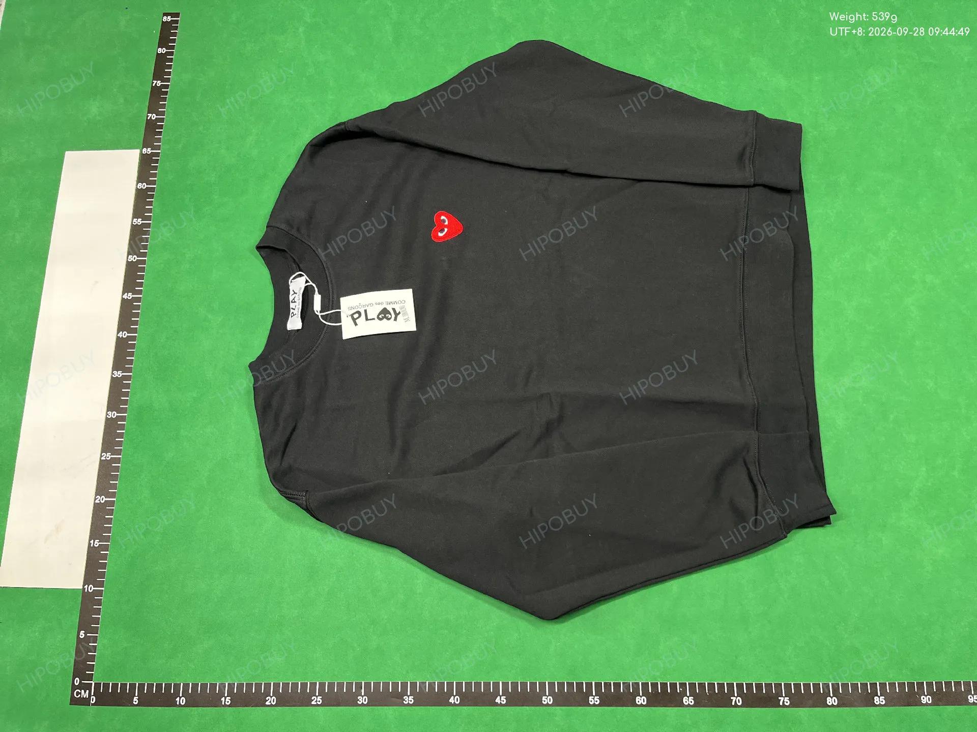 Foto QC 2 de Comme des Garcons PLAY Heart Logo Crewneck Sweater Navy