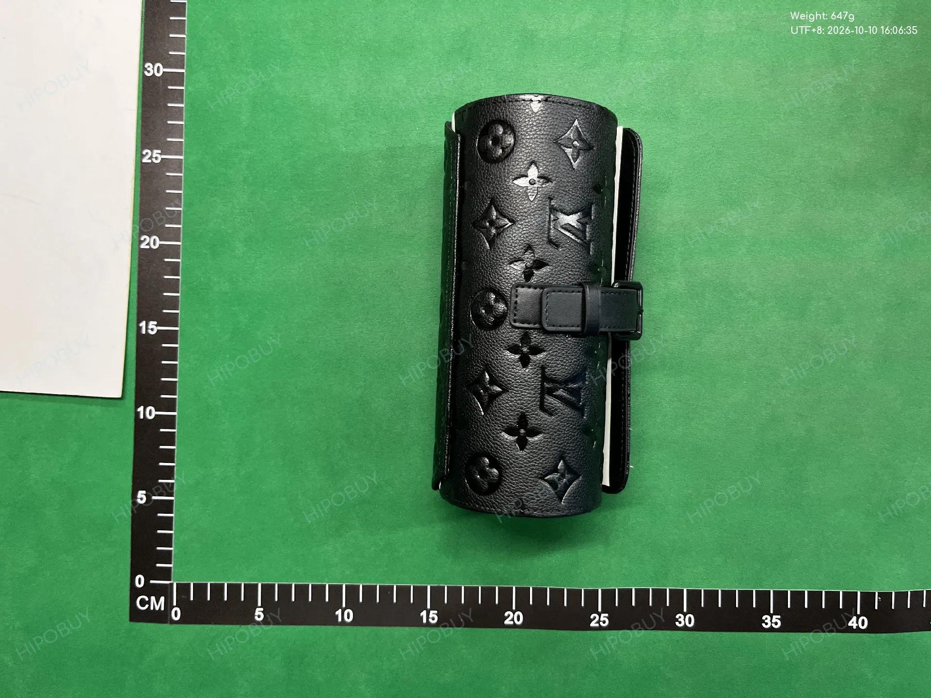 Foto QC 8 de Louis Vuitton Monogram Shadow Watch Case Black