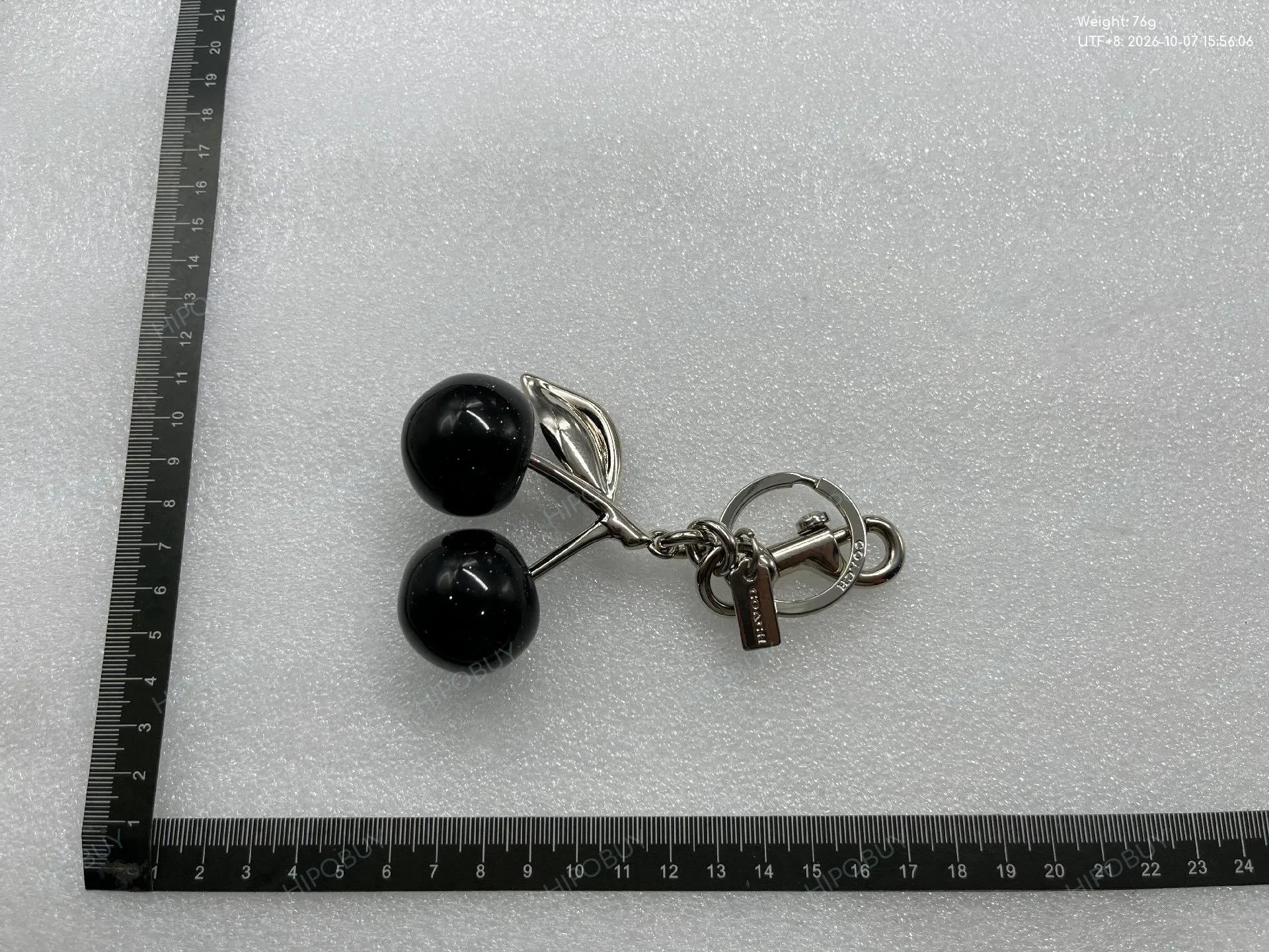 Foto QC 3 de Coach Pretzel Key Holder And Bag Charm Gold