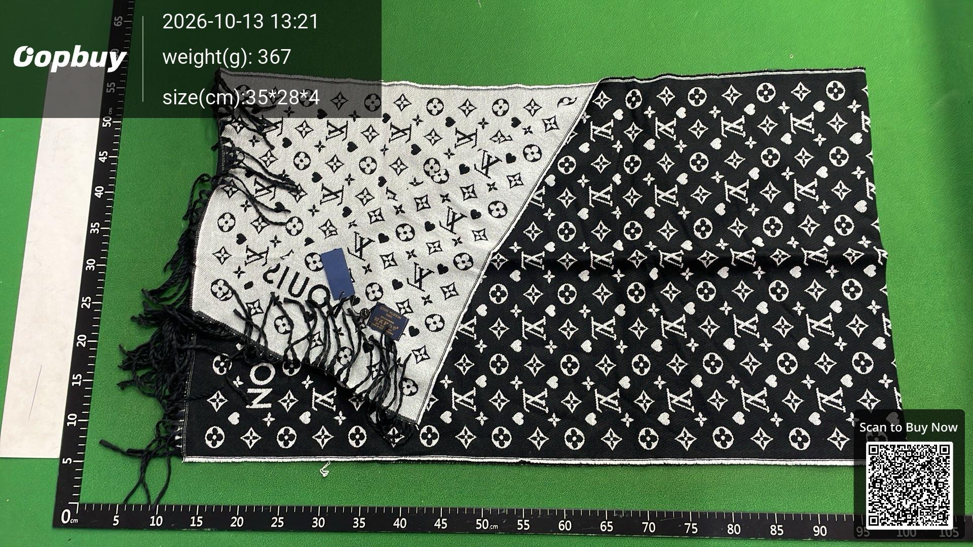 Foto QC 6 de Louis Vuitton Monogram Scarf Grey