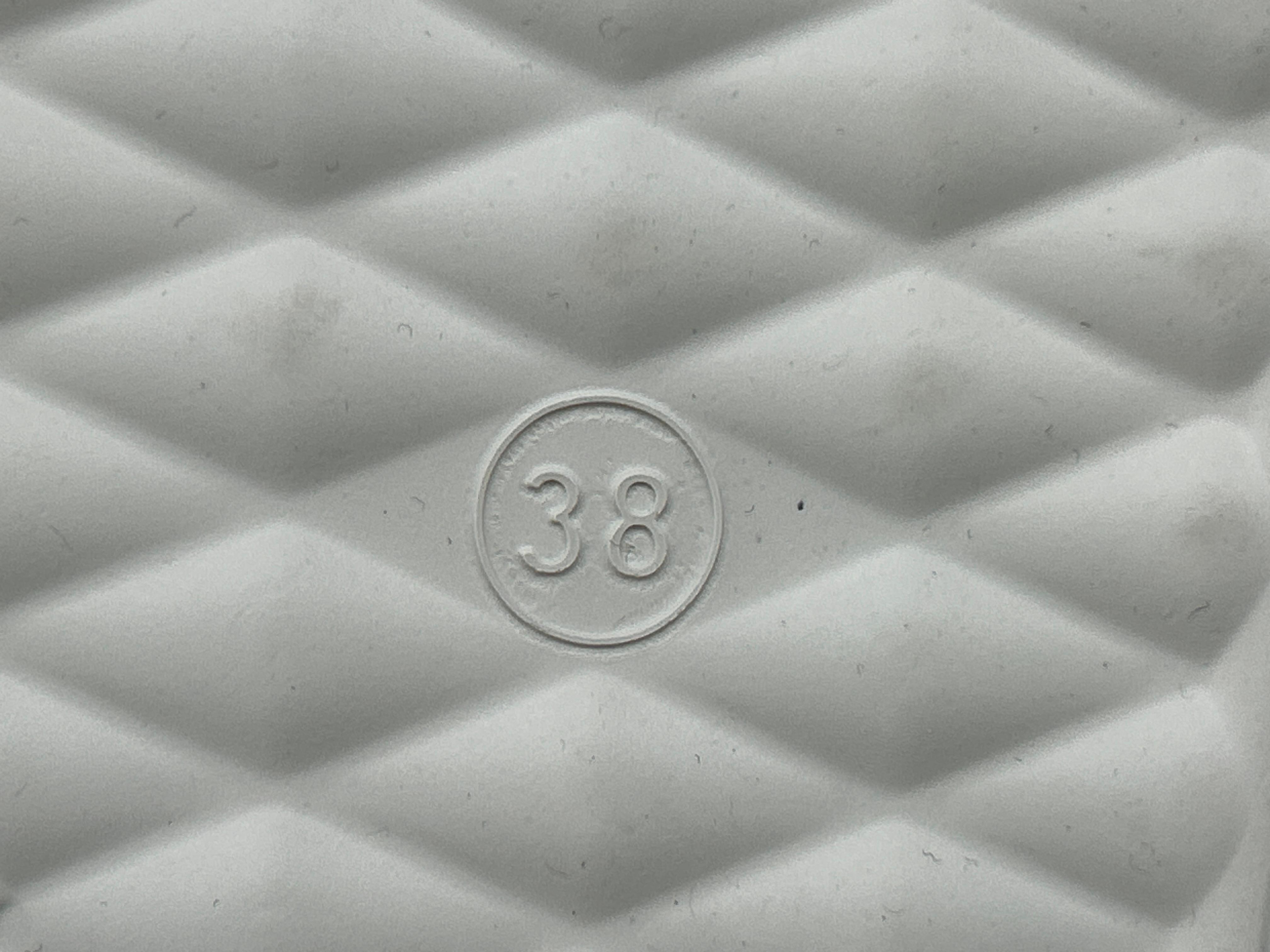 Foto QC 6 de Louis Vuitton Pool Slide Monogram Embossed White