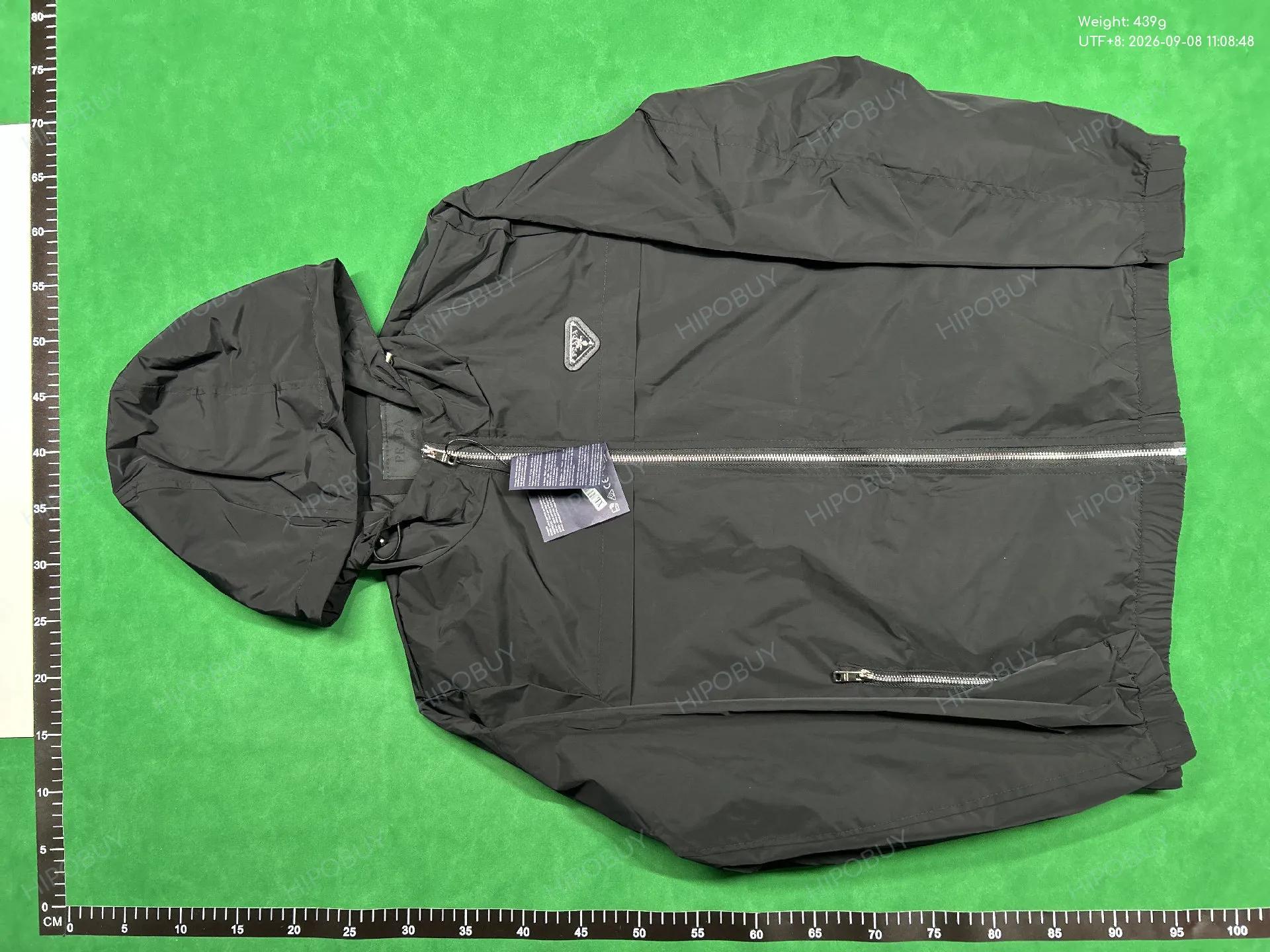 Foto QC 6 de Louis Vuitton Damier Windbreaker Jacket Marque L. Vuitton Deposee Black