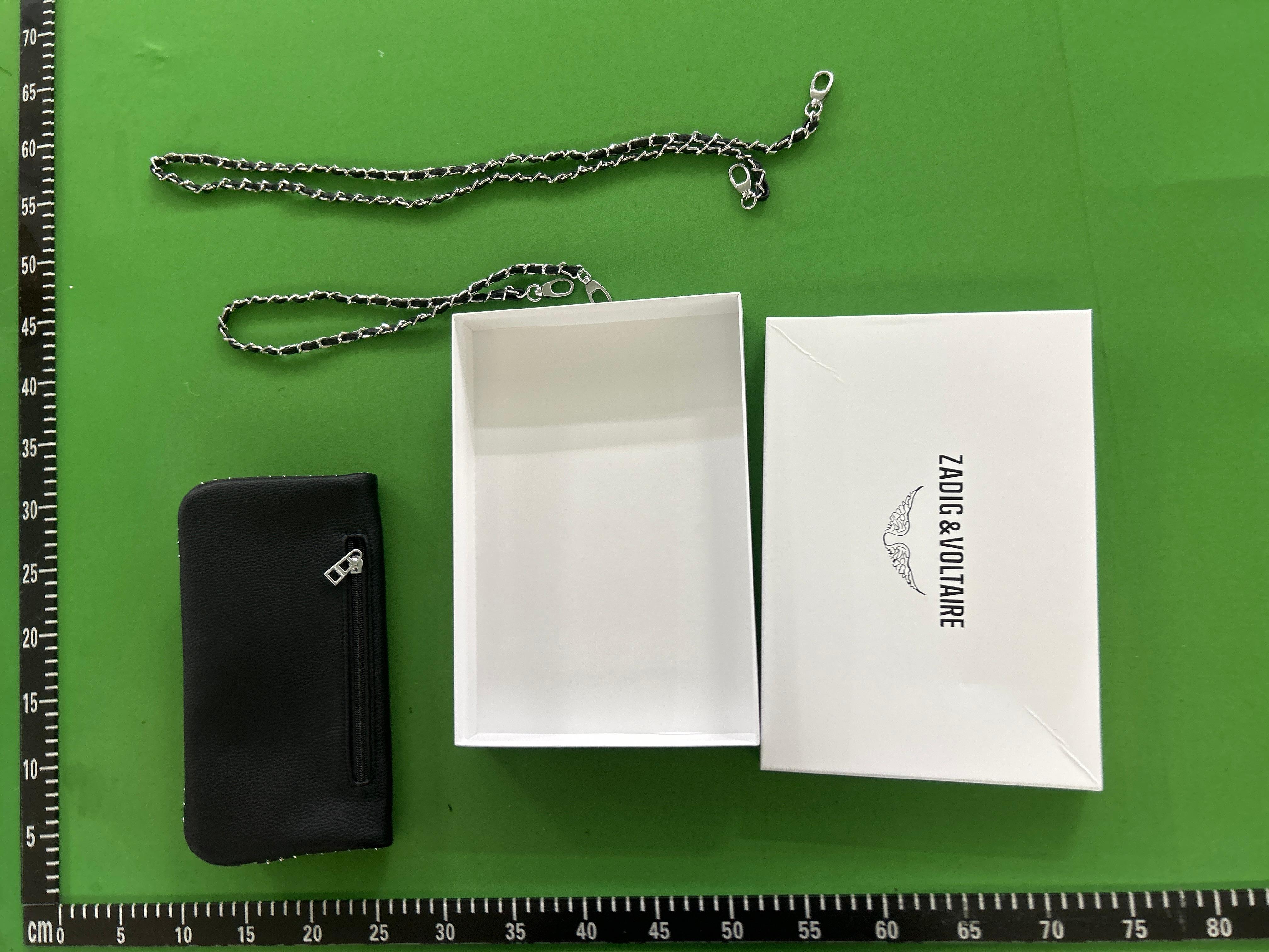 Foto QC 5 de Zadig & Voltaire Rock Studded Wings Clutch Bag Black Grained Leather