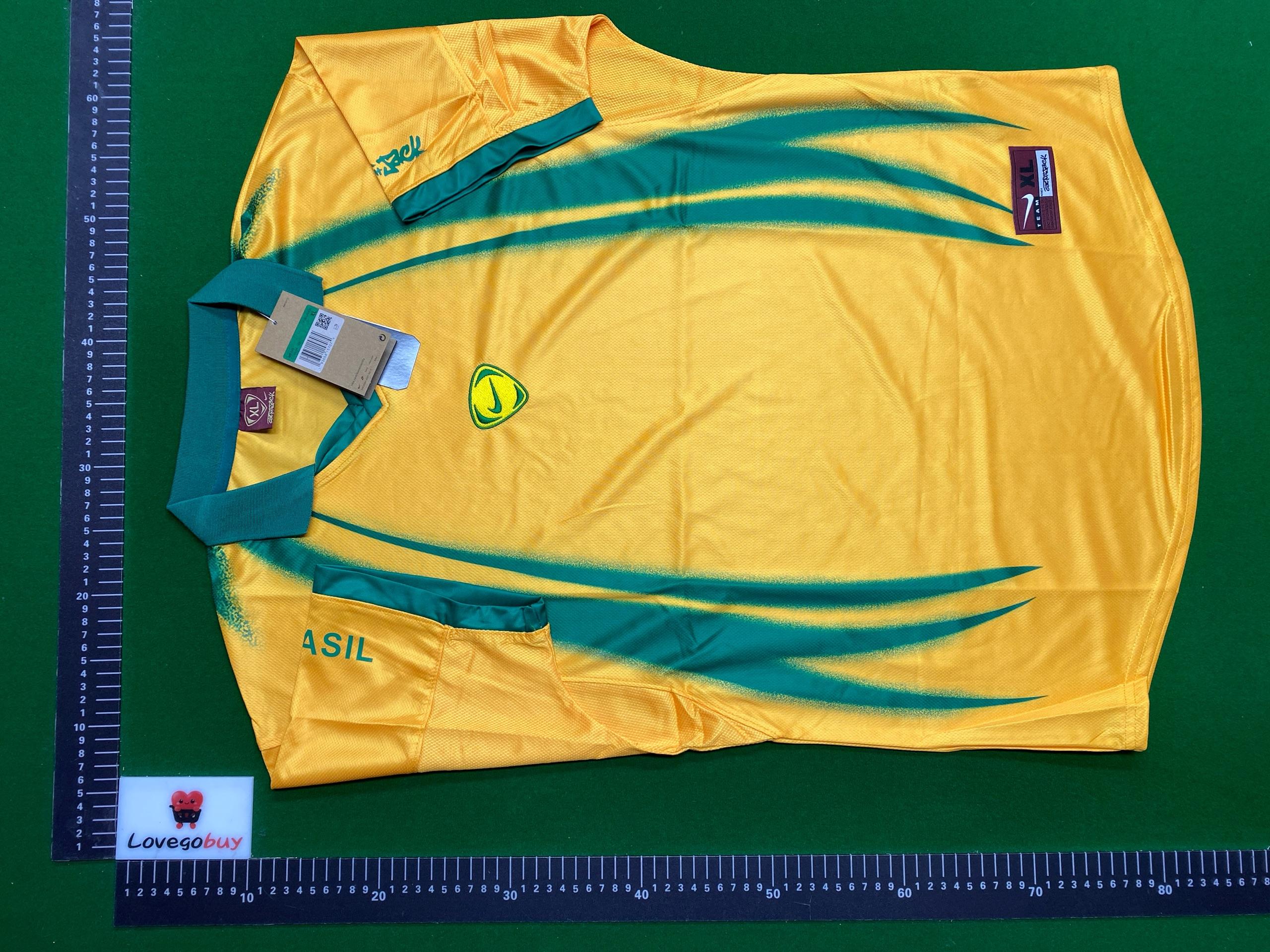 Foto QC 8 de Travis Scott x Cactus Jack x Nike x Portugal Retro 2004 Home Total 90 Jersey Maroon/Green