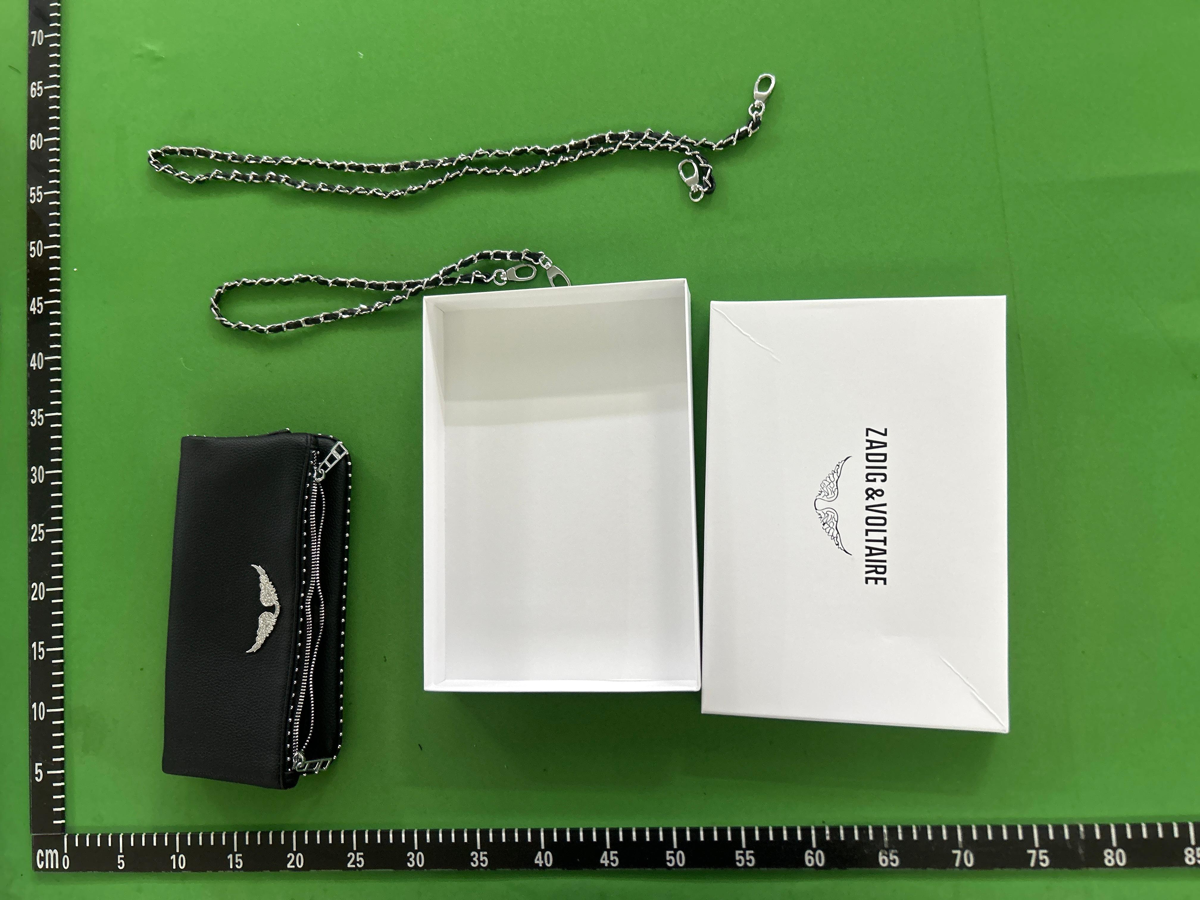 Foto QC 4 de Zadig & Voltaire Rock Studded Wings Clutch Bag Black Grained Leather