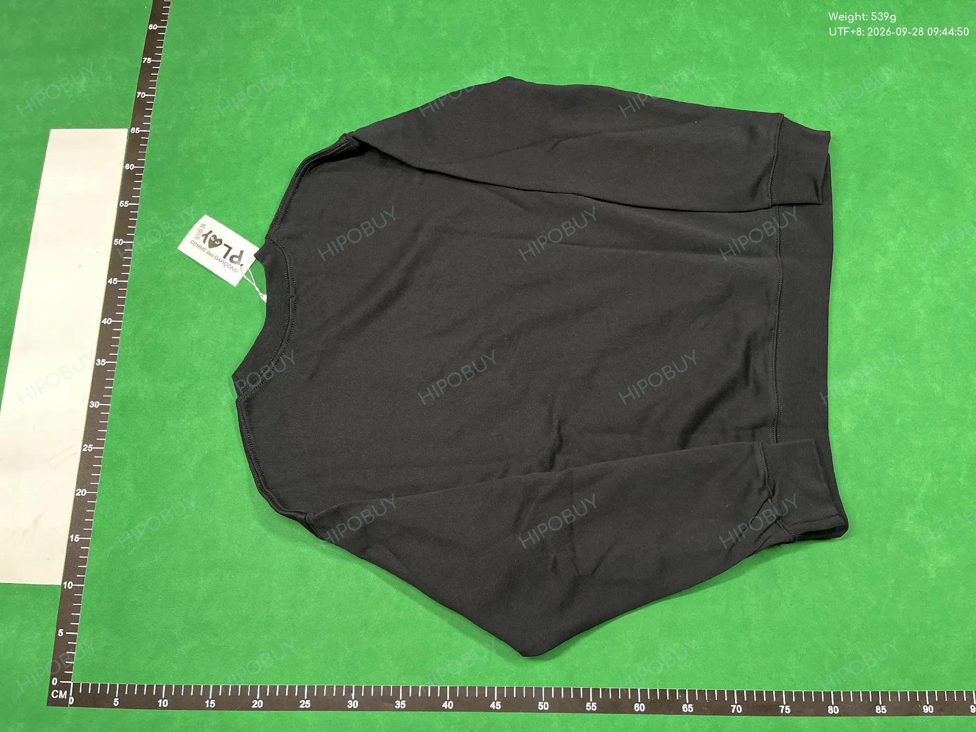 Foto QC 3 de Comme des Garcons PLAY Heart Logo Crewneck Sweater Navy