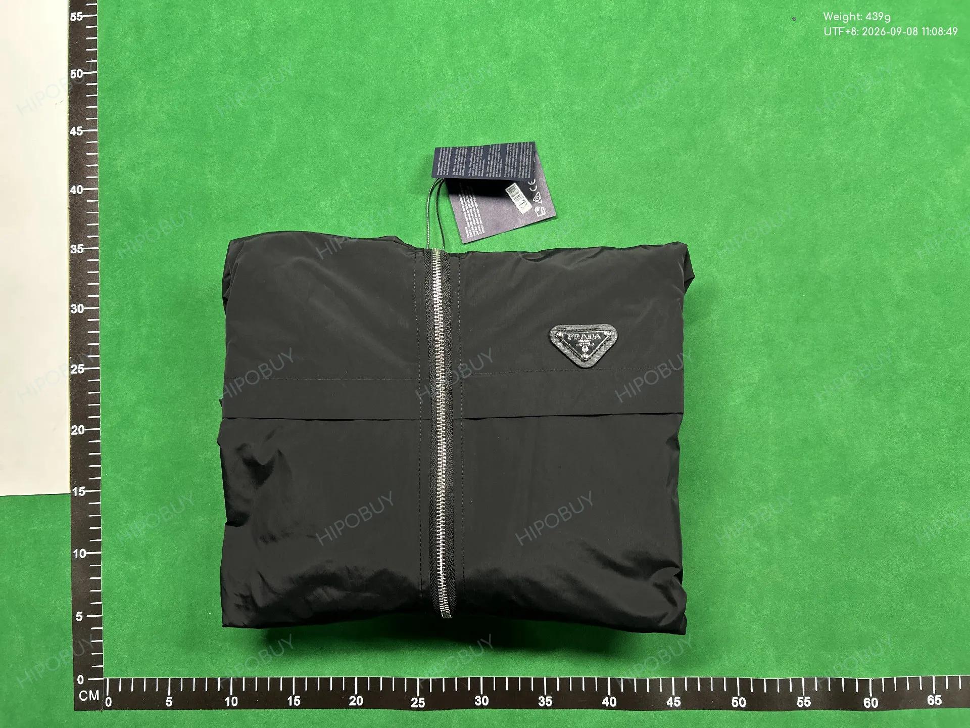 Foto QC 8 de Louis Vuitton Damier Windbreaker Jacket Marque L. Vuitton Deposee Black