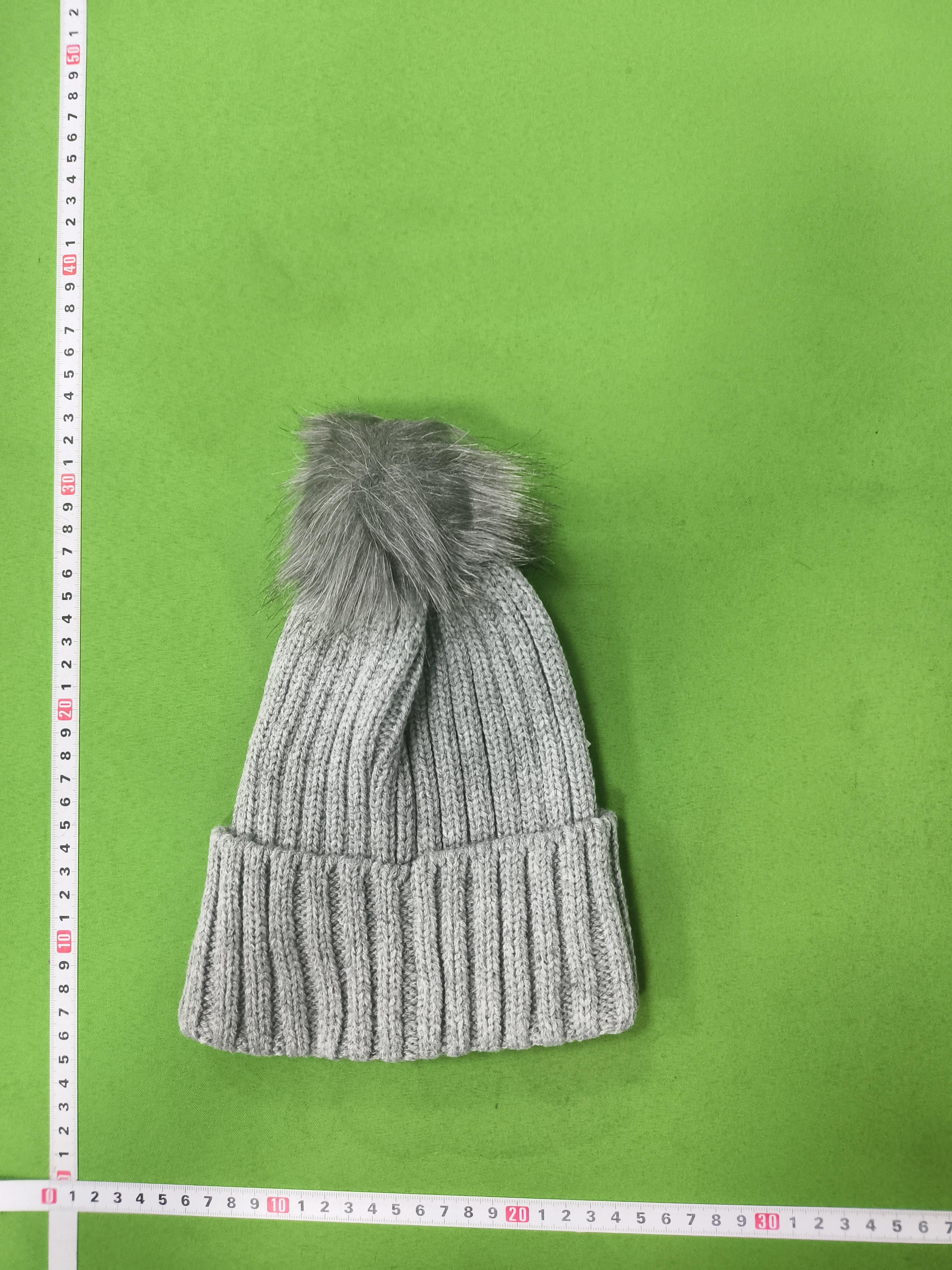 Foto QC 1 de Moncler Logo Pom-Pom Beanie Red