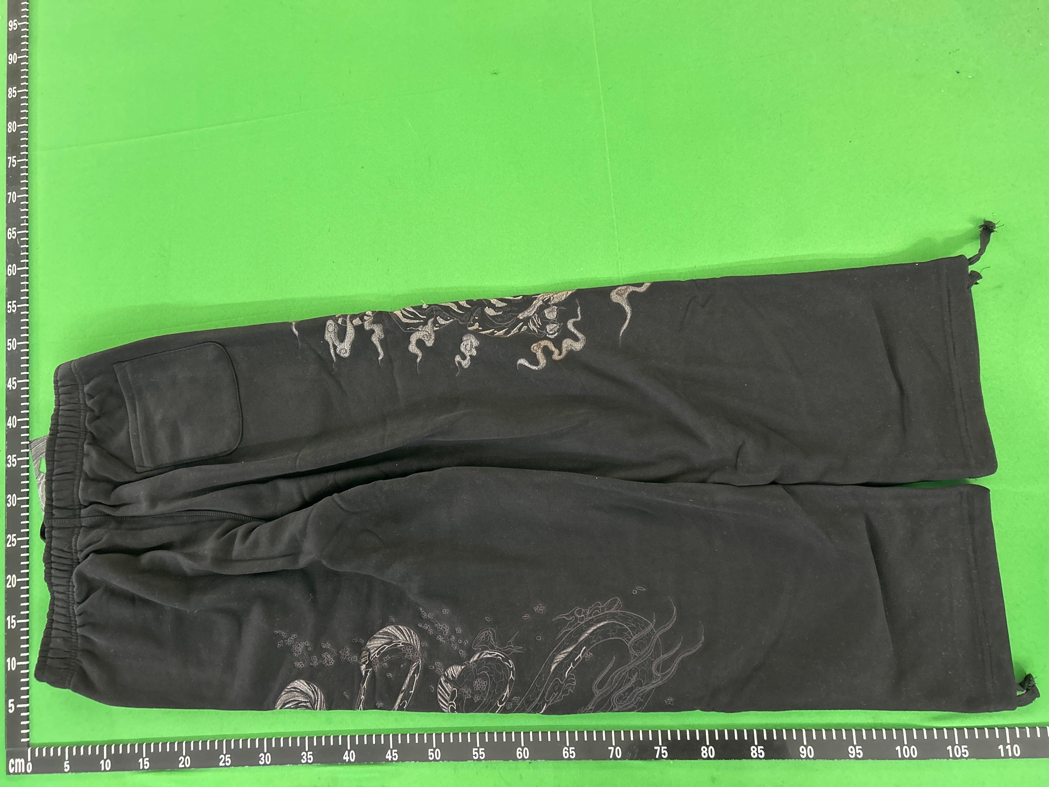 Foto QC 6 de derschutze T-shirt Hands with Beads Black