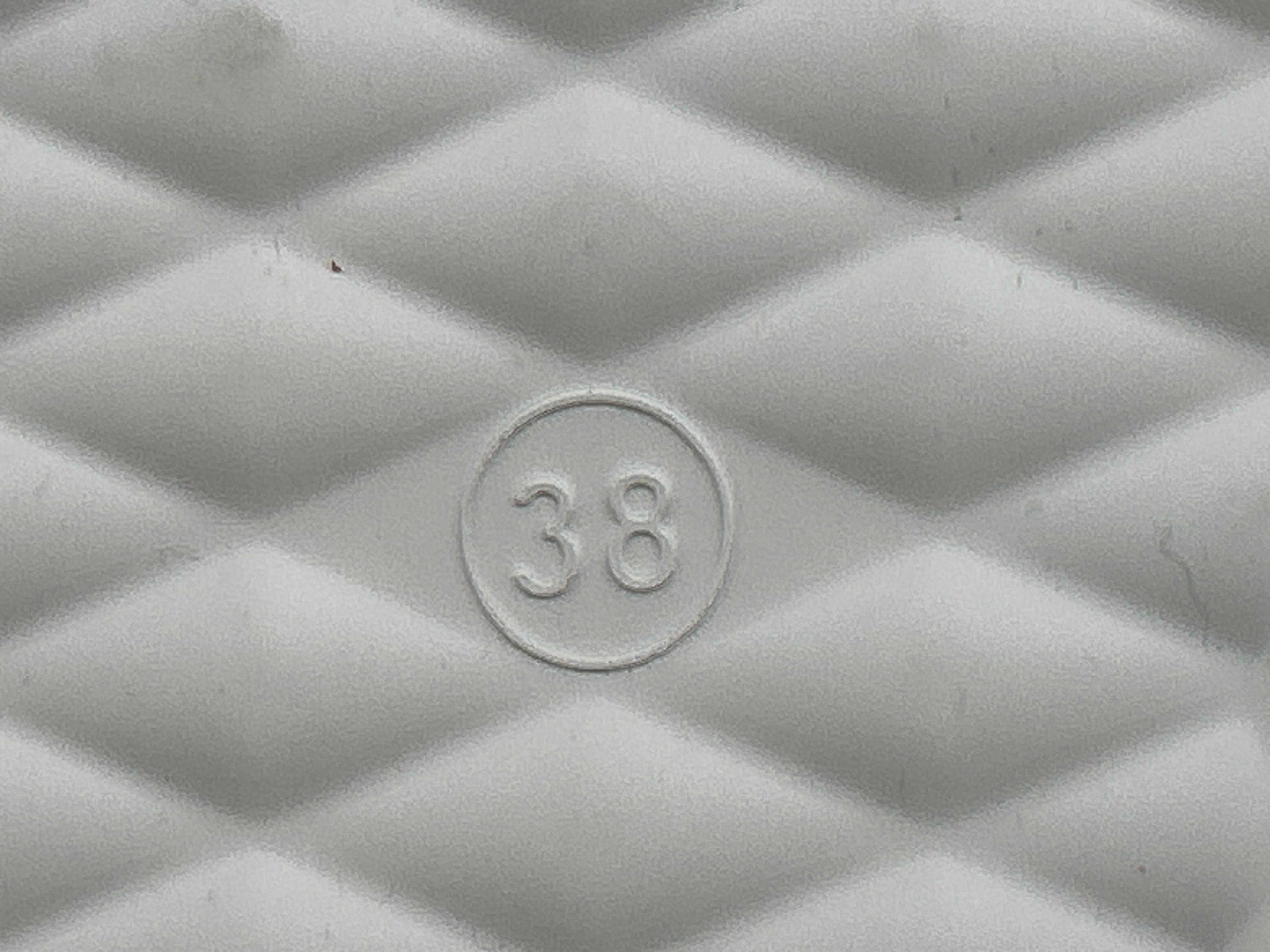 Foto QC 7 de Louis Vuitton Pool Slide Monogram Embossed White