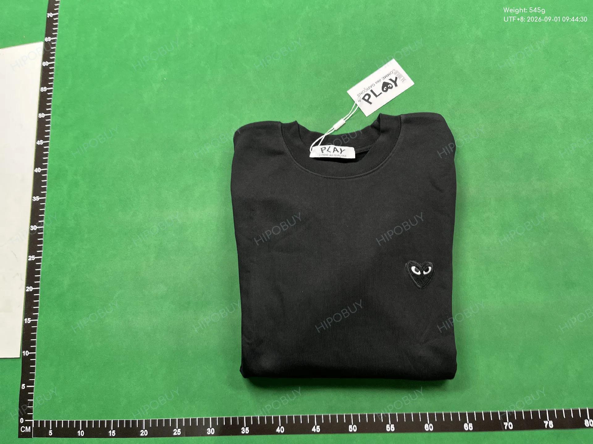 Foto QC 8 de Comme des Garcons PLAY Heart Logo Crewneck Sweater Navy